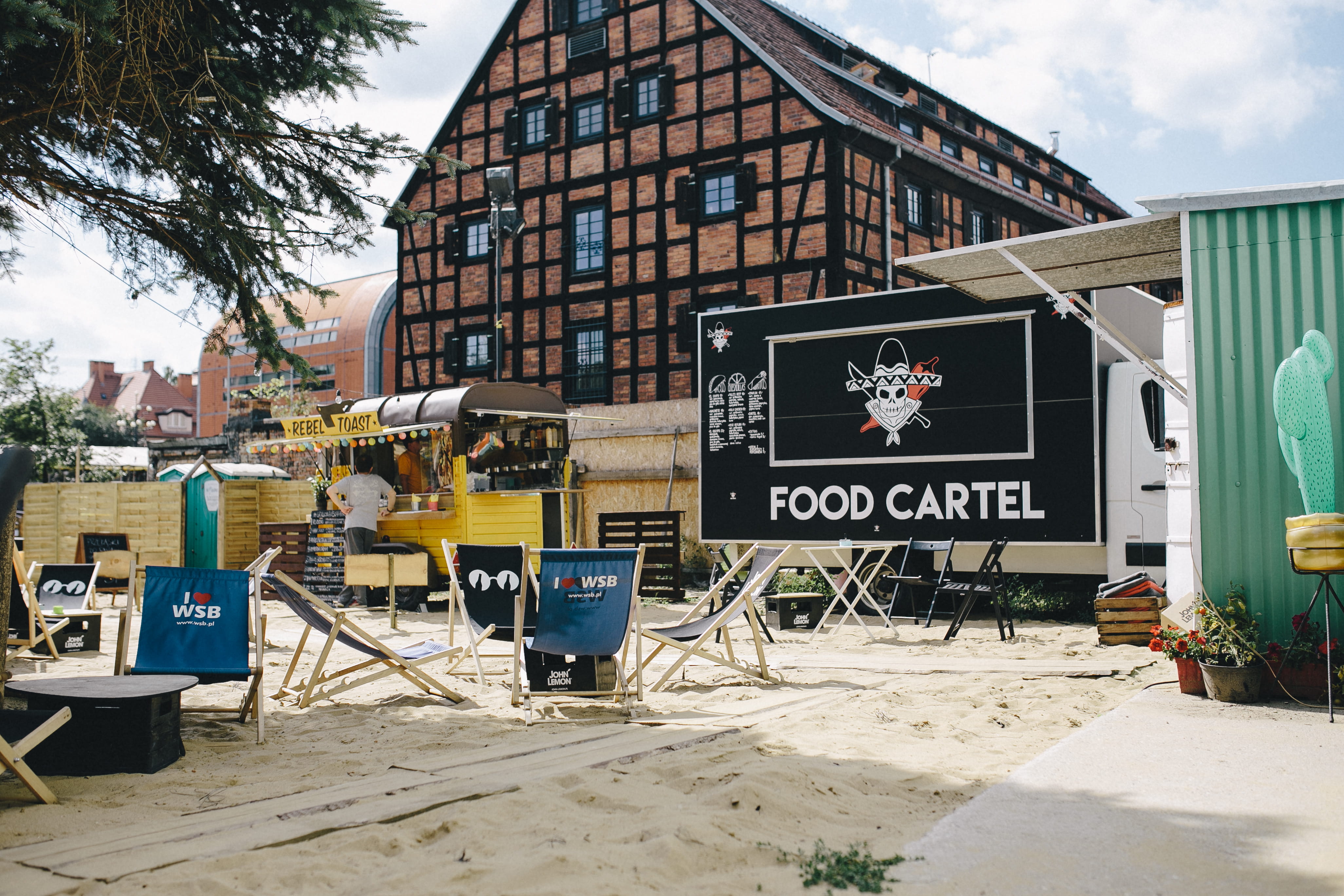 street, buildings, communication, town, building, tree, nature, day, outdoors, plant, 4K, tenement house, Poland, western script, Bydgoszcz, road sign, HD Wallpaper