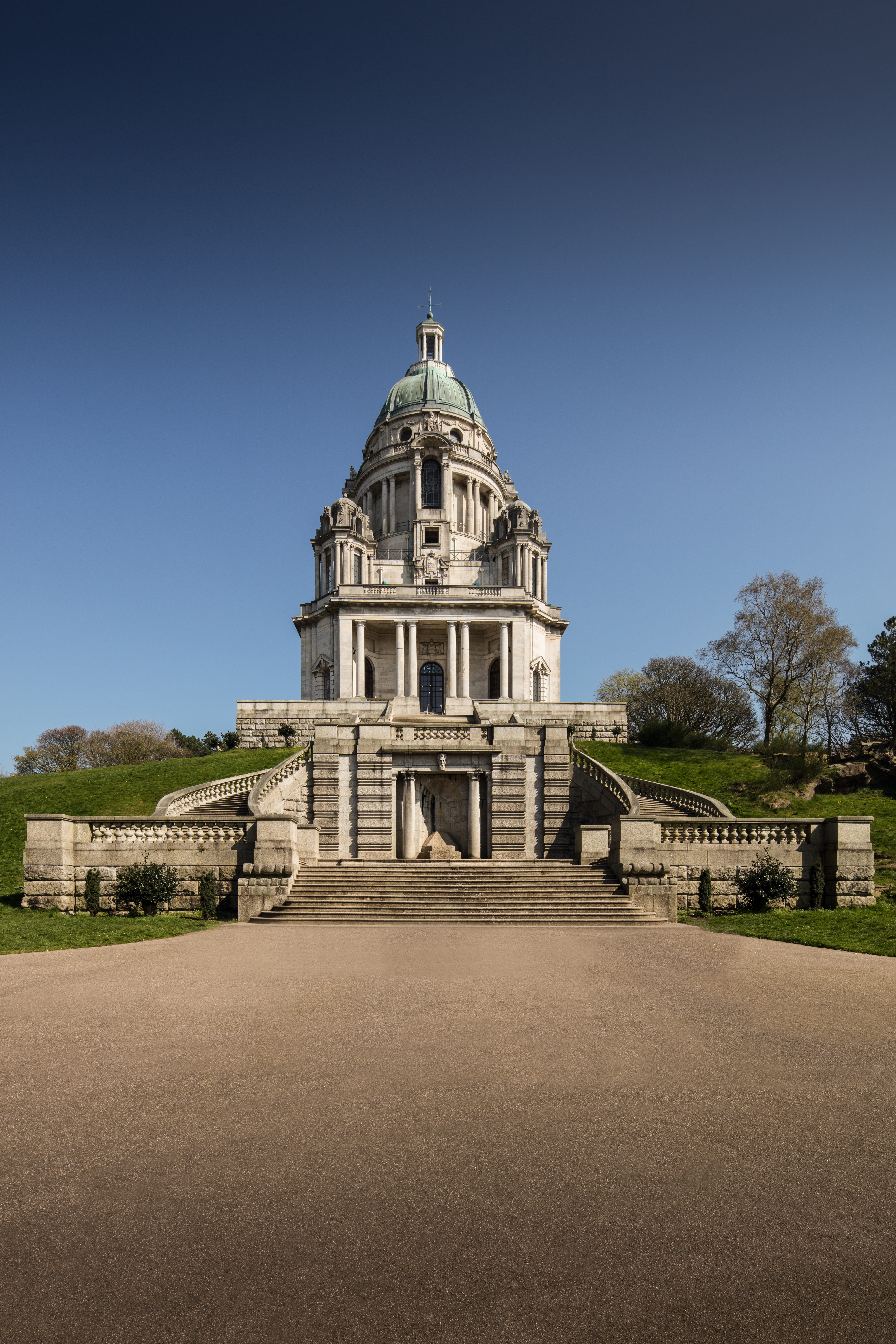 architectural column, old, historic, blue, building exterior, memorial, history, no people, day, english, outdoors, built structure, religion, british, Phone HD Wallpaper