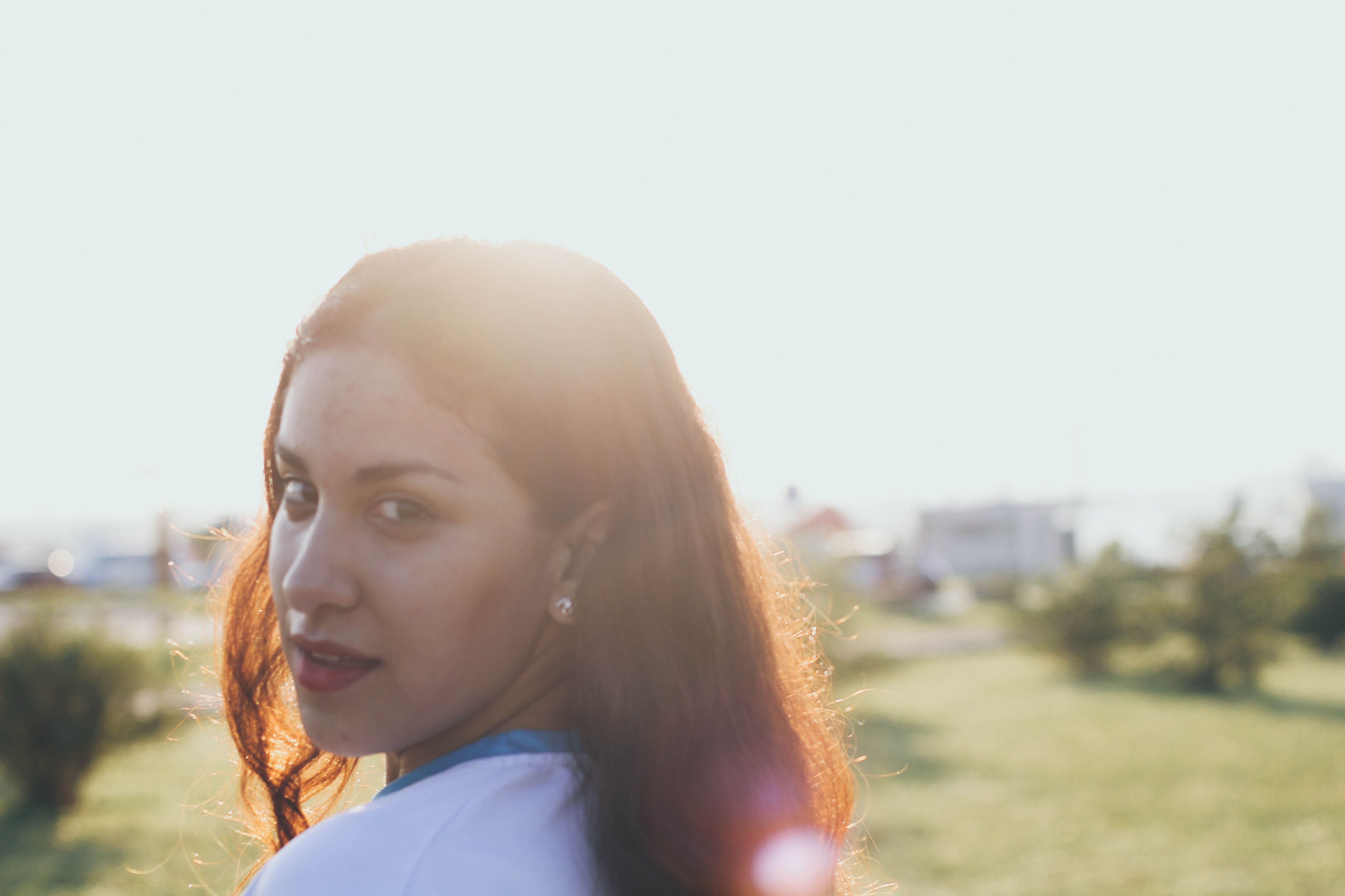 young women, nature, encanto, side view, one person, beautiful woman, hairstyle, sunlight, women, looking away, belleza, lifestyles, real people, headshot, HD Wallpaper