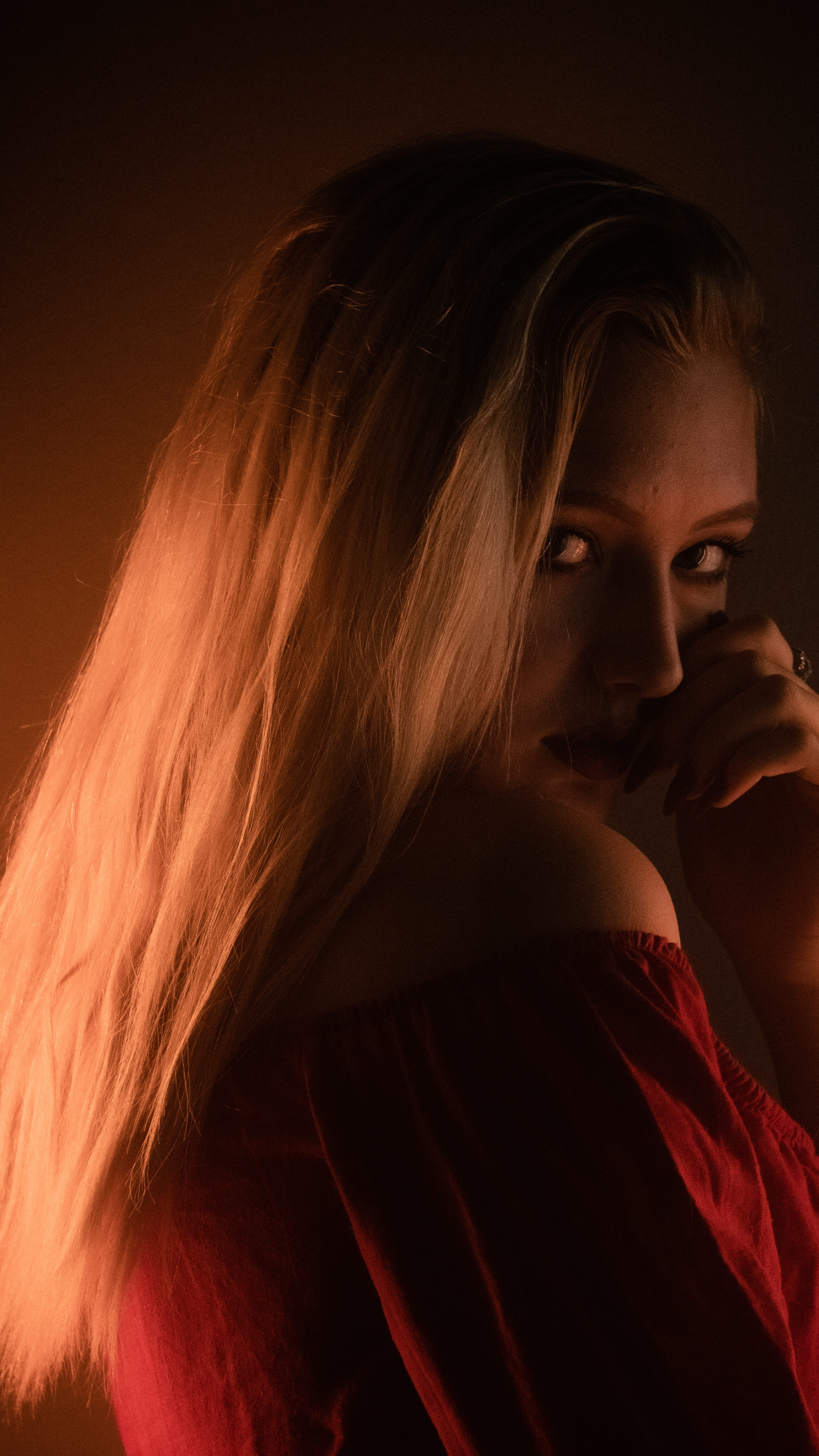 looking, tones, love, females, protrait, lifestyles, long hair, 5K, portrait, real people, blond hair, sony, blonde hair, looking away, indoors, headshot, Phone HD Wallpaper