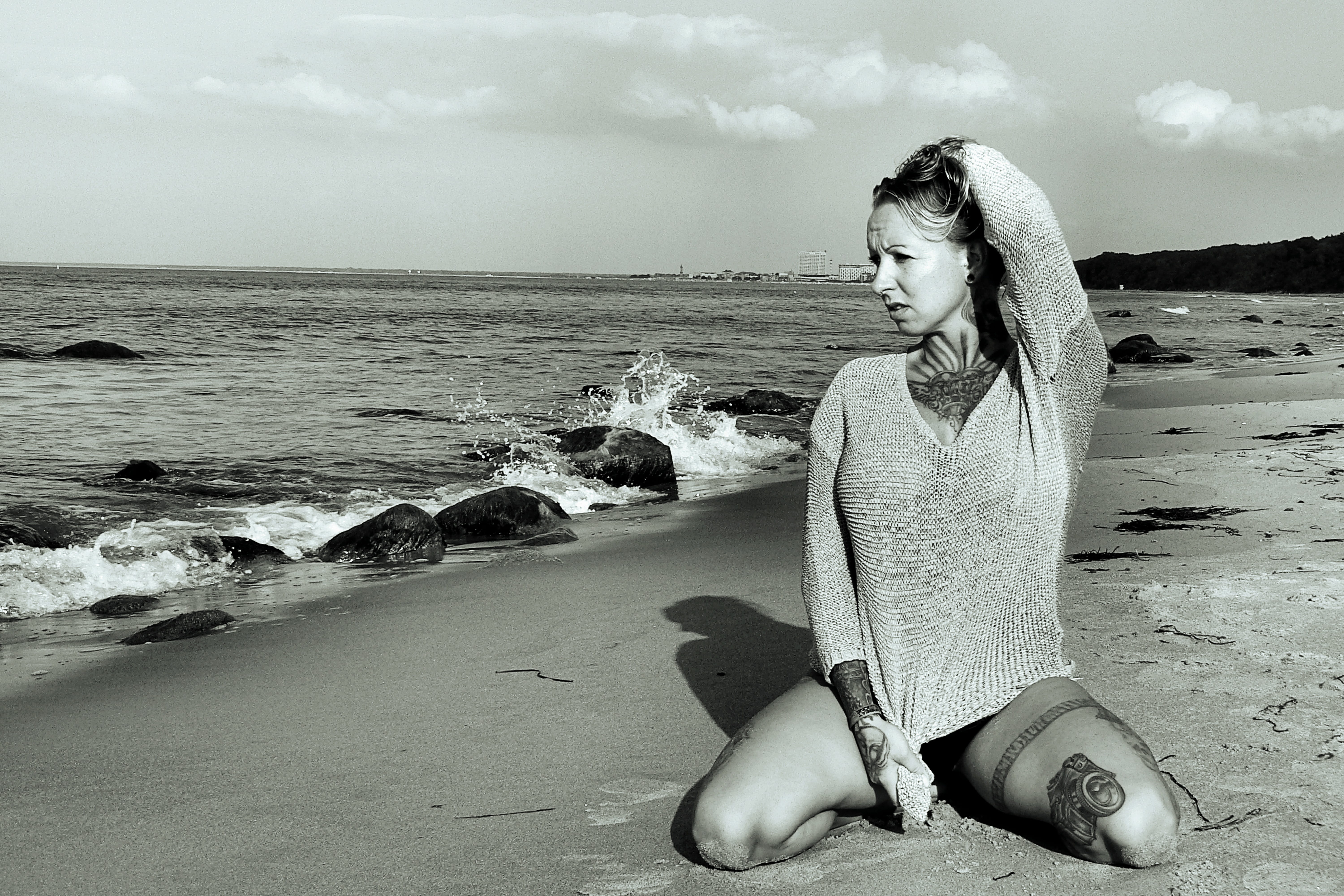 only women, nature, women, 5K, beach, one Person, one woman only, Woman, caucasian Ethnicity, sea, beautiful woman, protrait, contemplation, full length, HD Wallpaper