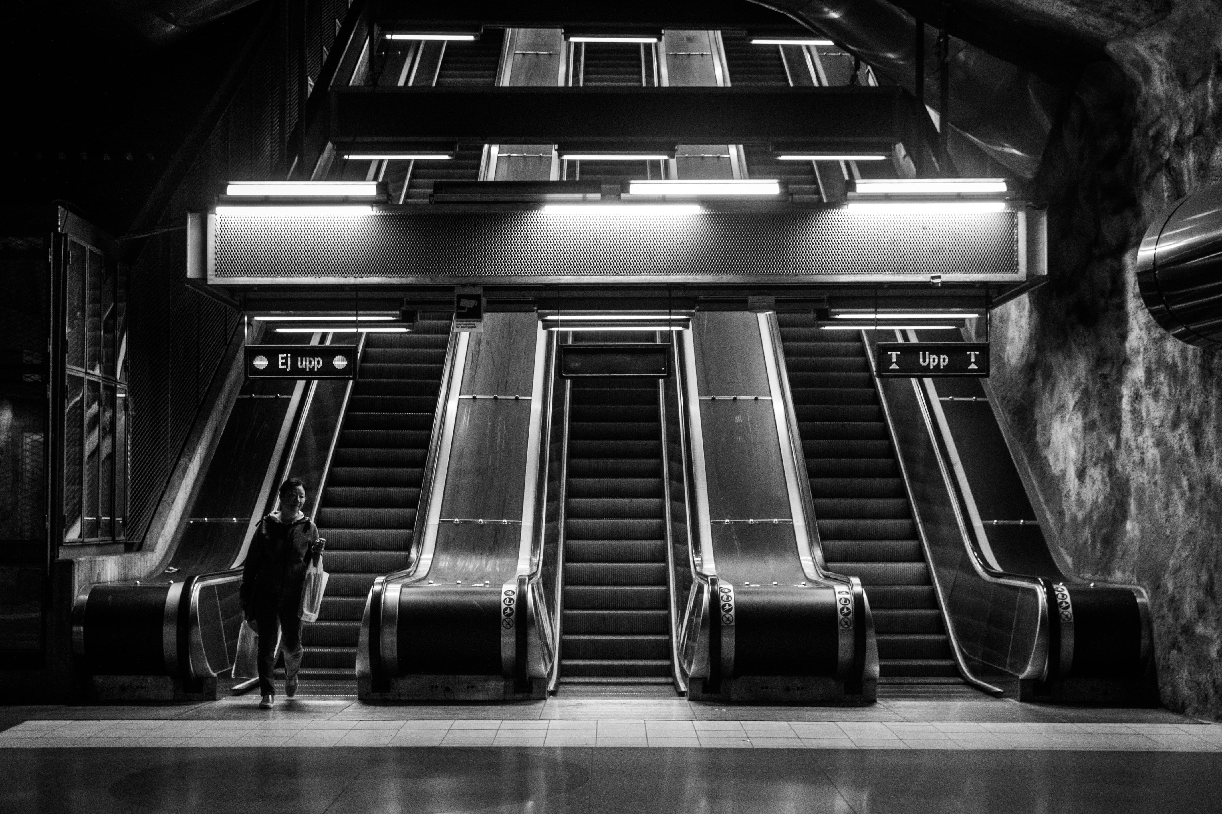 lighting equipment, built structure, time, indoor, stockholm, empty, metal, escalator, indoors, architecture, public transport, stair, technology, transport, HD Wallpaper