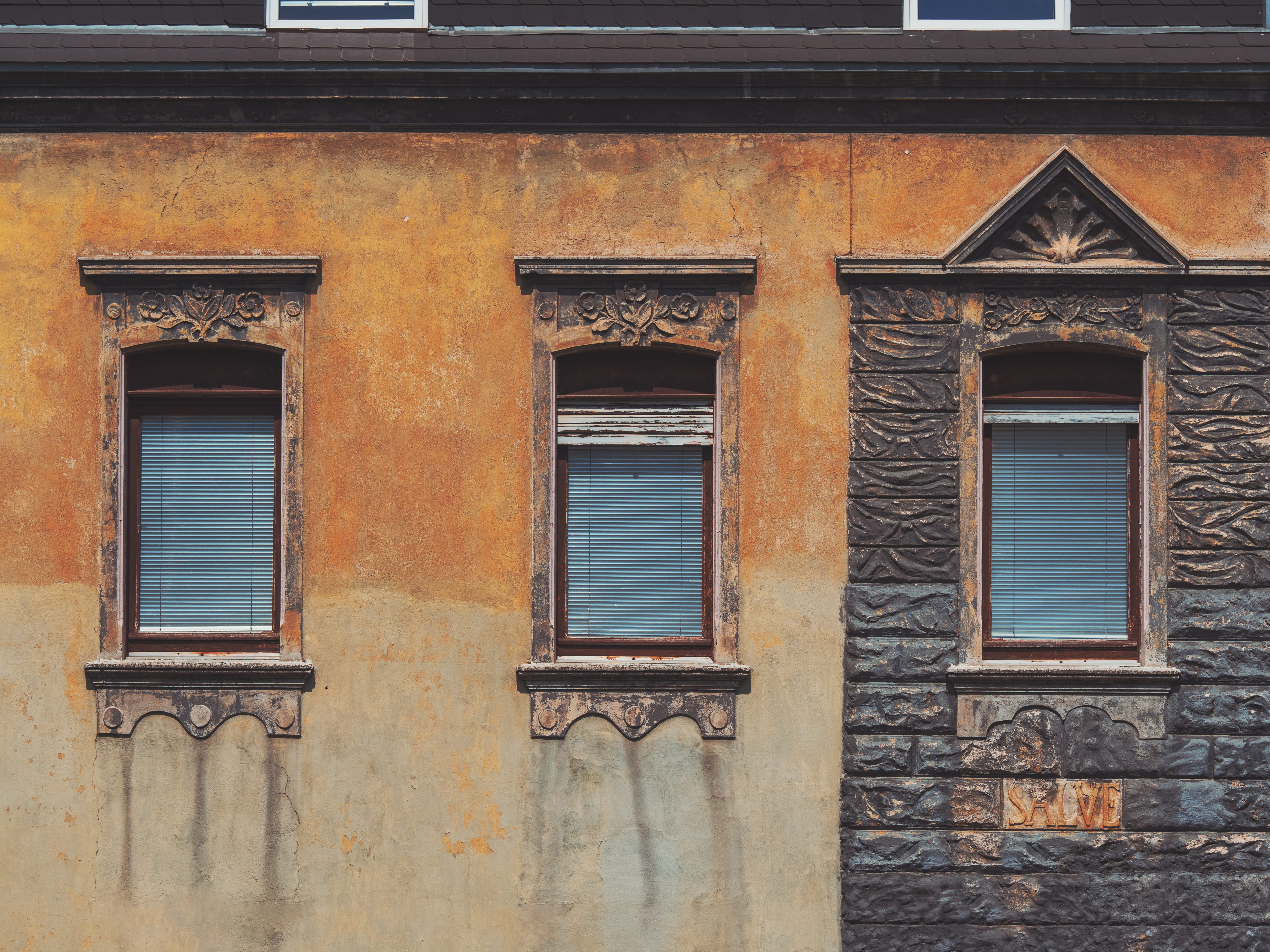 residential district, brown, wall, outdoors, weathered, full frame, texture, old, low angle view, city, built structure, backgrounds, urban, gray, glass - material, HD Wallpaper