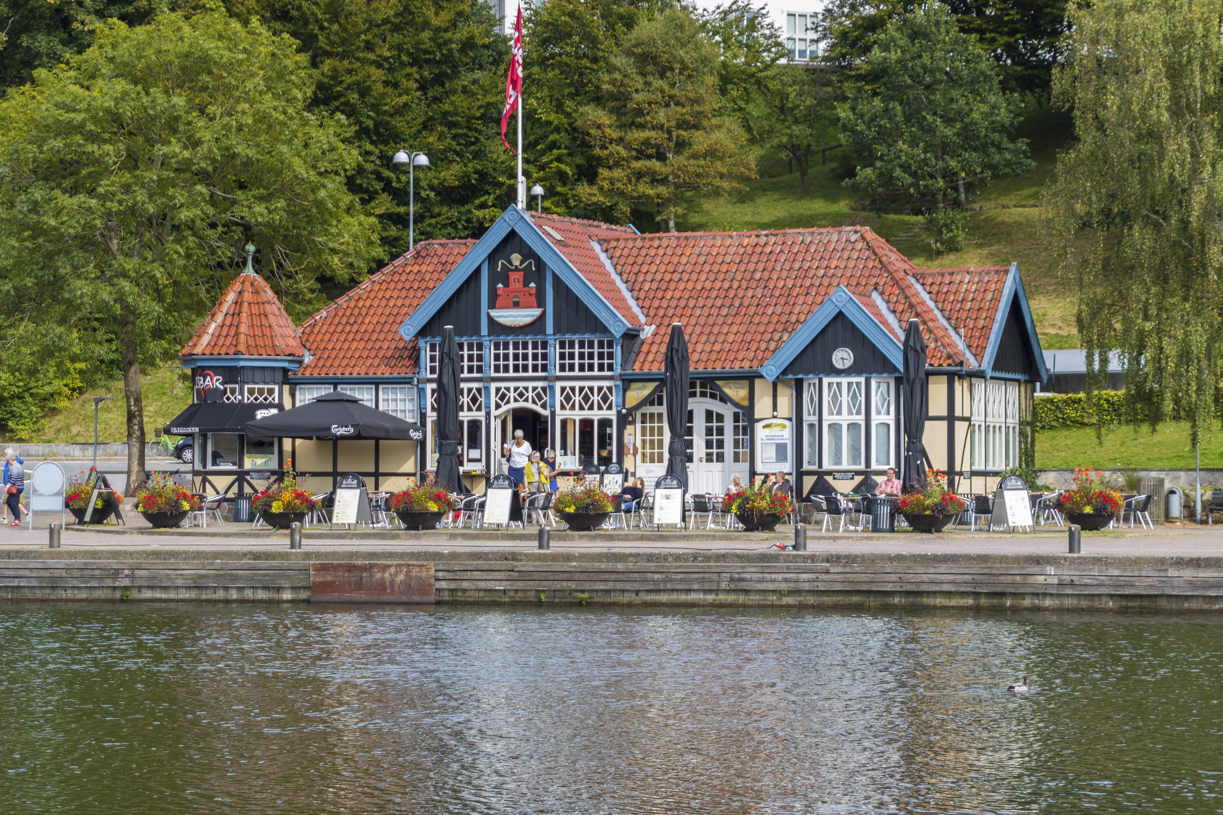 men, hjelekiosken, 4K, tree, group of people, nature, silkeborg, built structure, plant, transportation, building exterior, architecture, port, river, HD Wallpaper