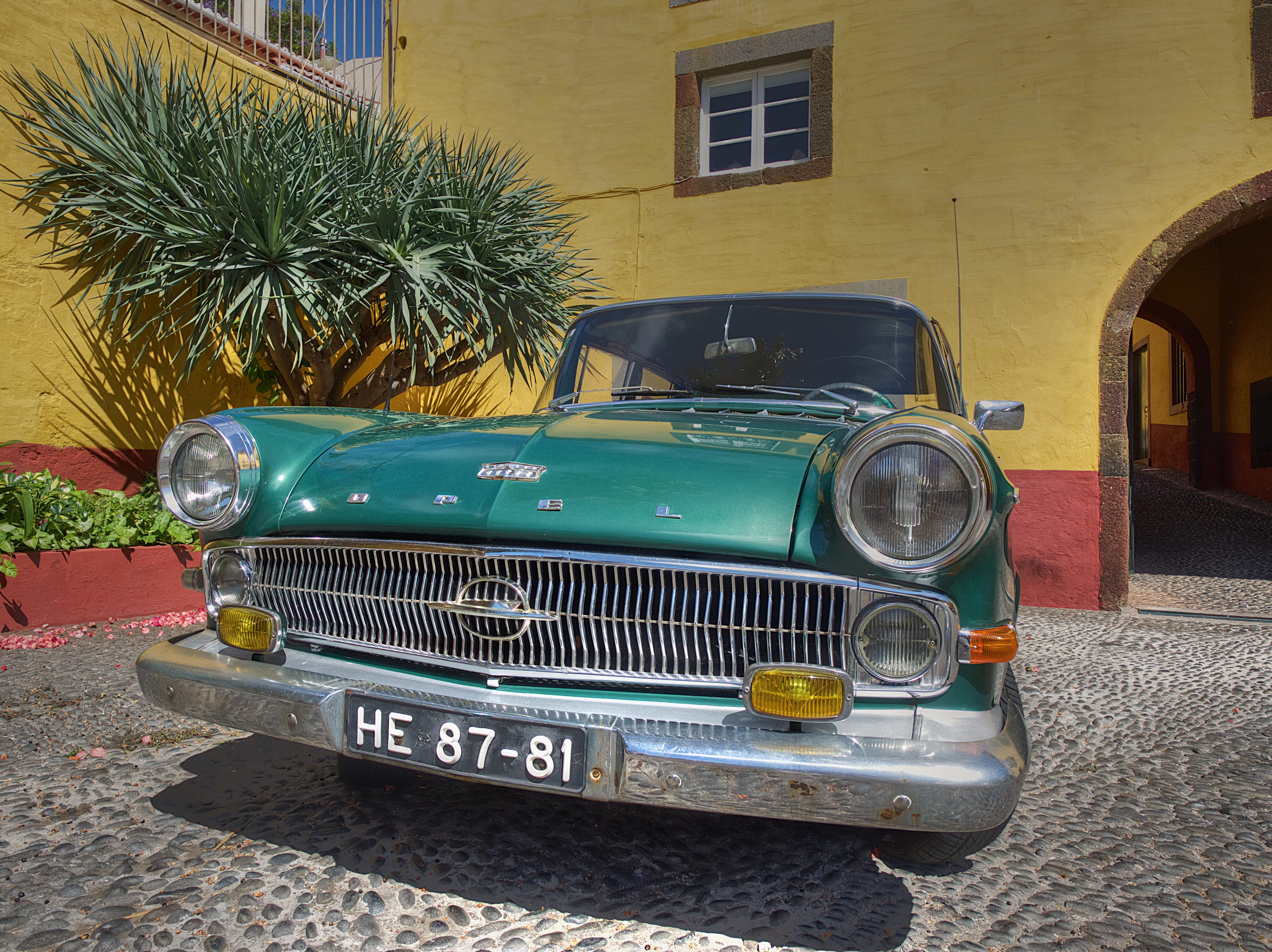 city, front, day, vintage, oldtimer, street, architecture, land vehicle, house, retro styled, historically, building, panorama, green, yellow, nostalgia, HD Wallpaper