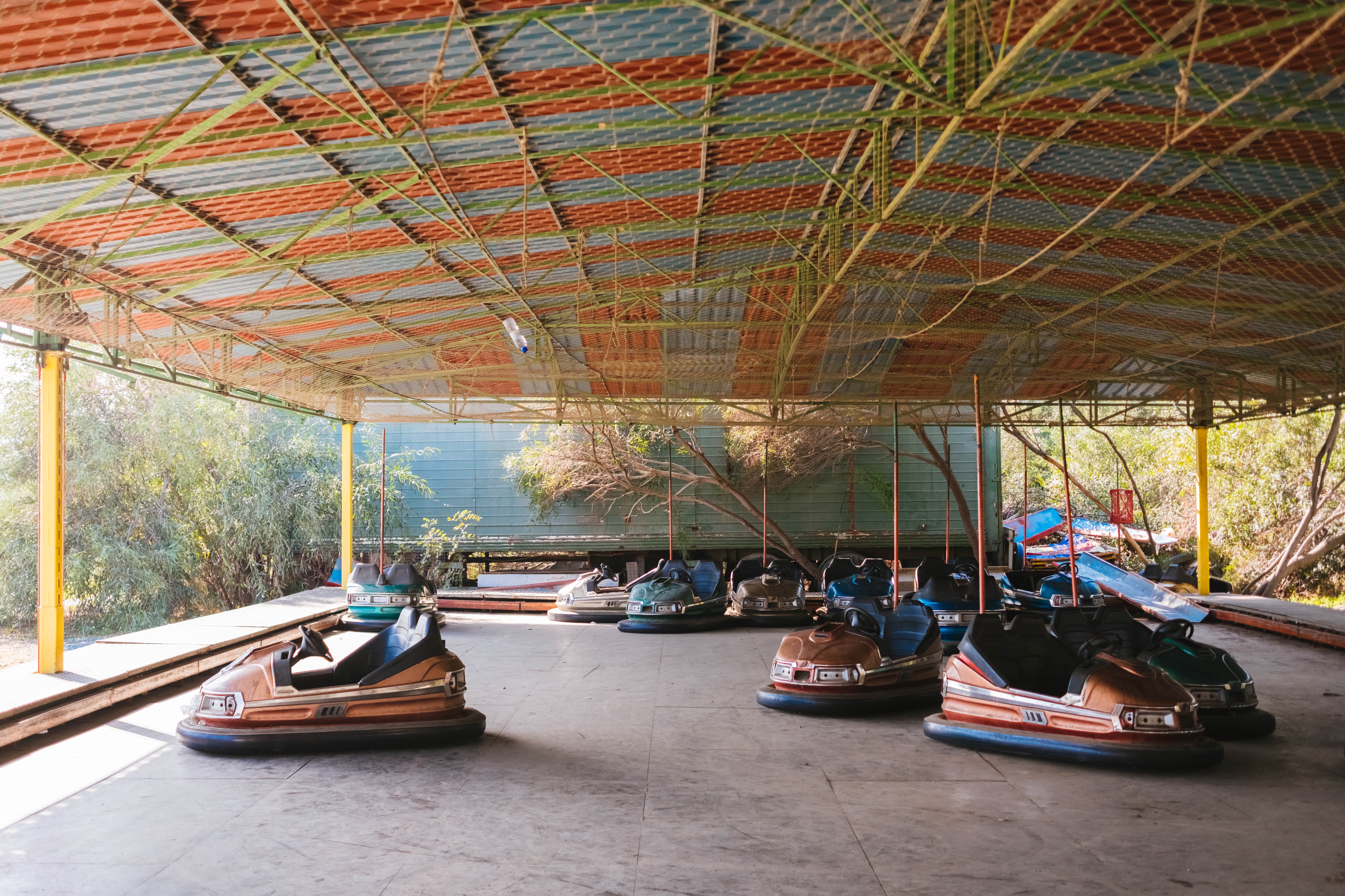 mode of transportation, xe3, amusement park, daytime, architecture, absence, built structure, amusement park ride, no people, ceiling, nautical vessel, HD Wallpaper