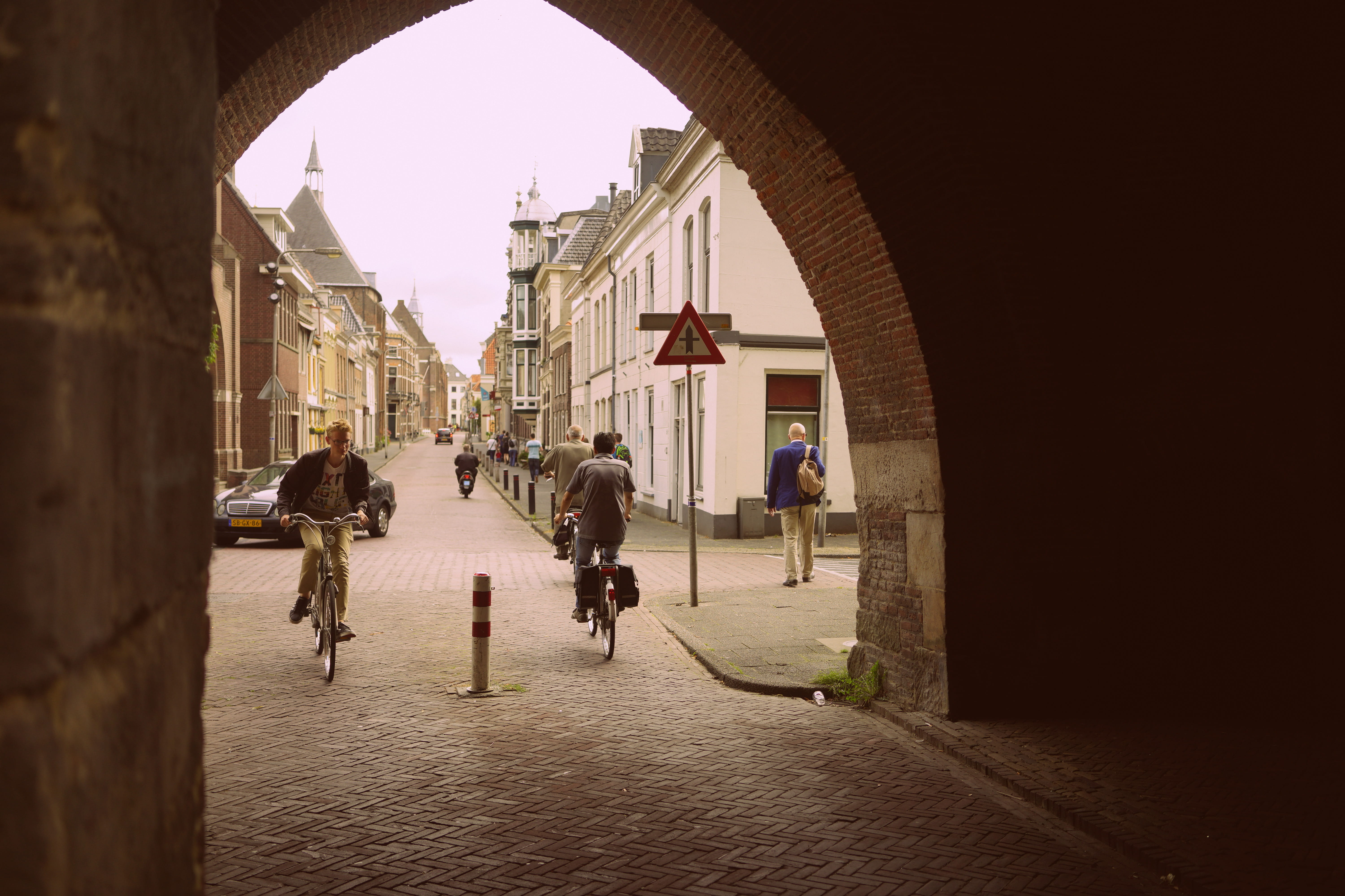 day, women, leisure, travel, person, automobile, crossing, kampen, sidewalk, transportation, tunnel, city, built structure, human, crowd, building, path, HD Wallpaper
