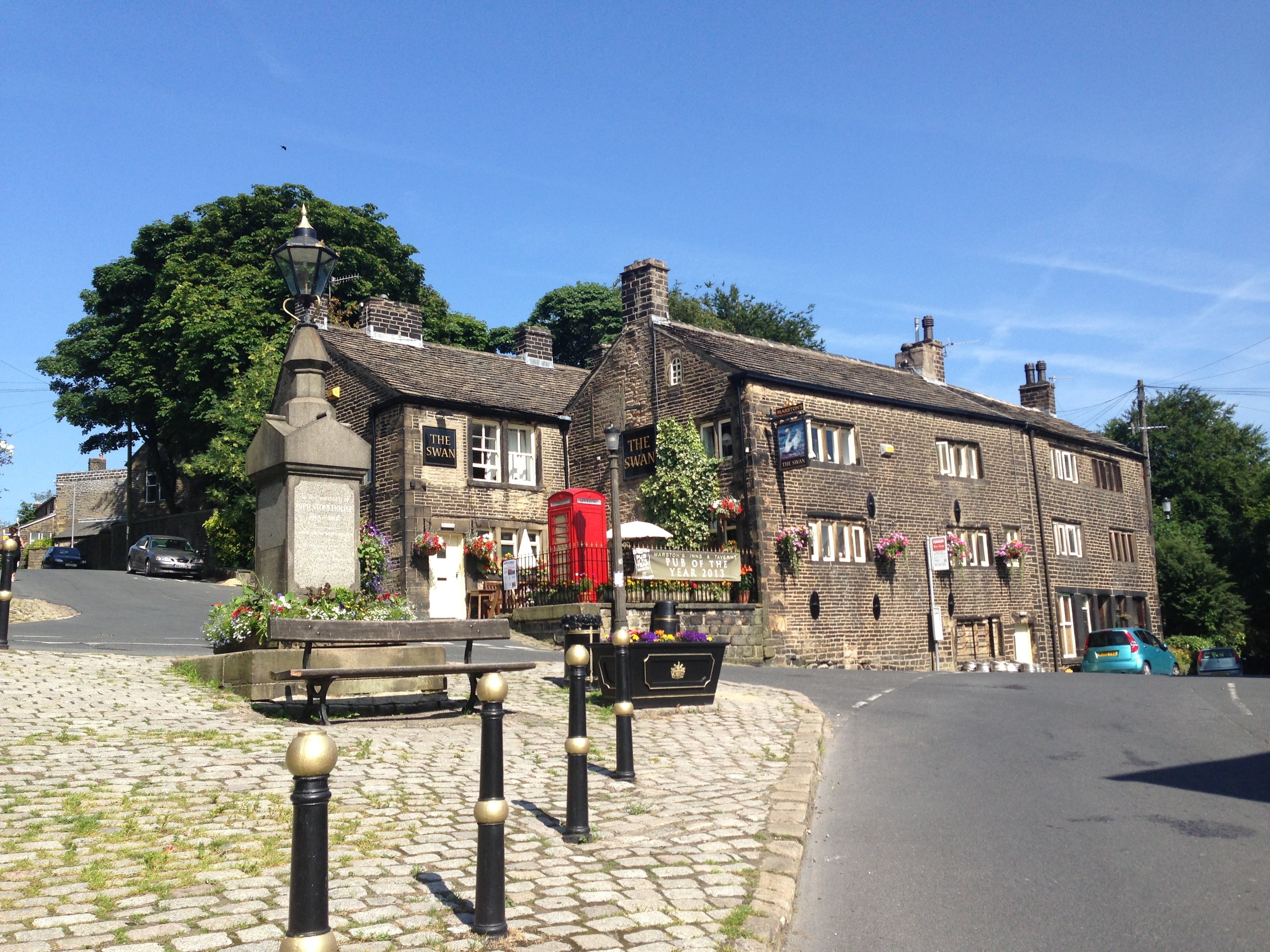 england, 2K, built structure, country, footpath, picturesque, stone, day, residential district, sunlight, yorkshire, blue, nature, building exterior, europe, HD Wallpaper
