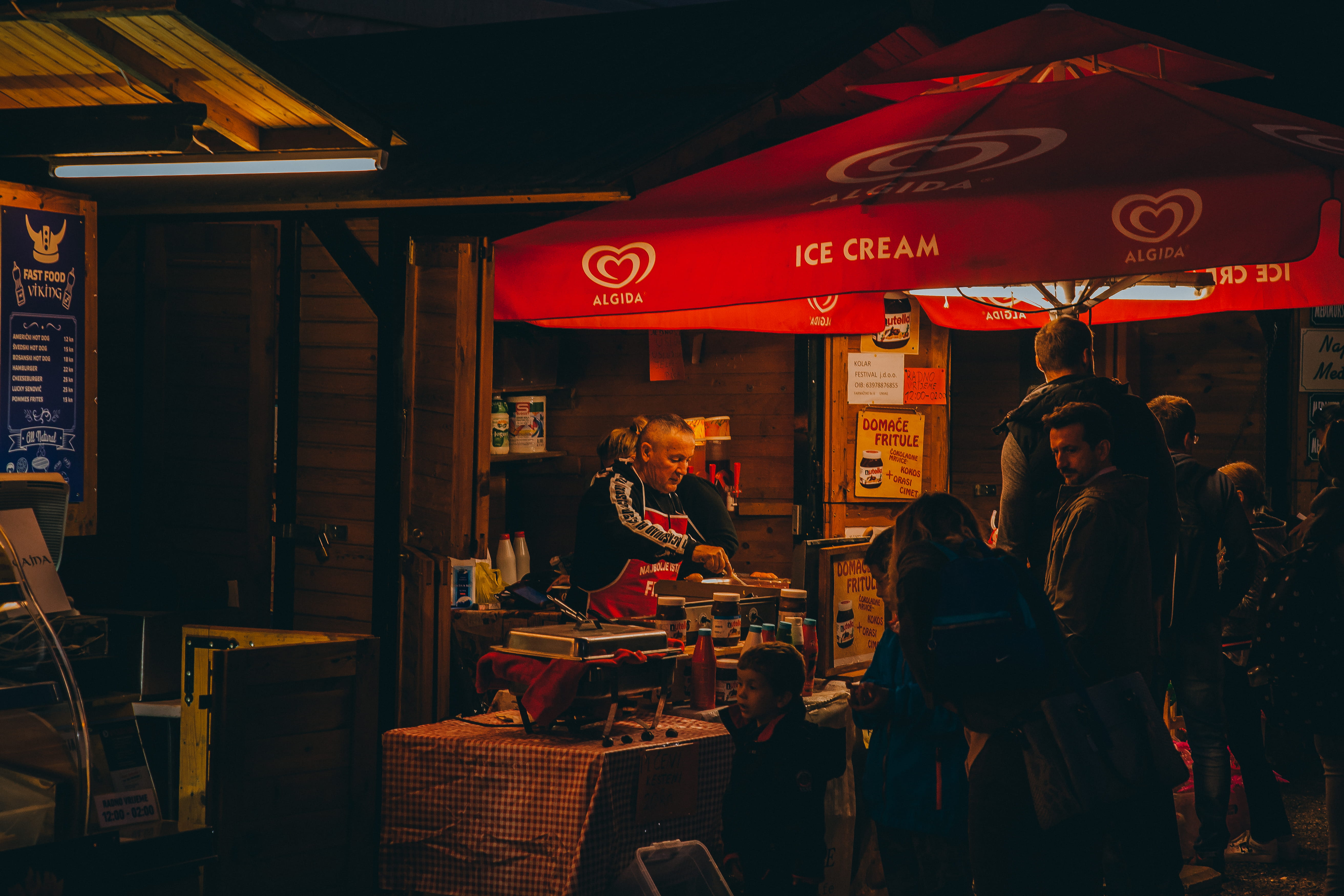 people, retail, crowd, built structure, outdoors, architecture, parasol, street, store, pub, building, food, man, human, non-western script, business, real people, HD Wallpaper
