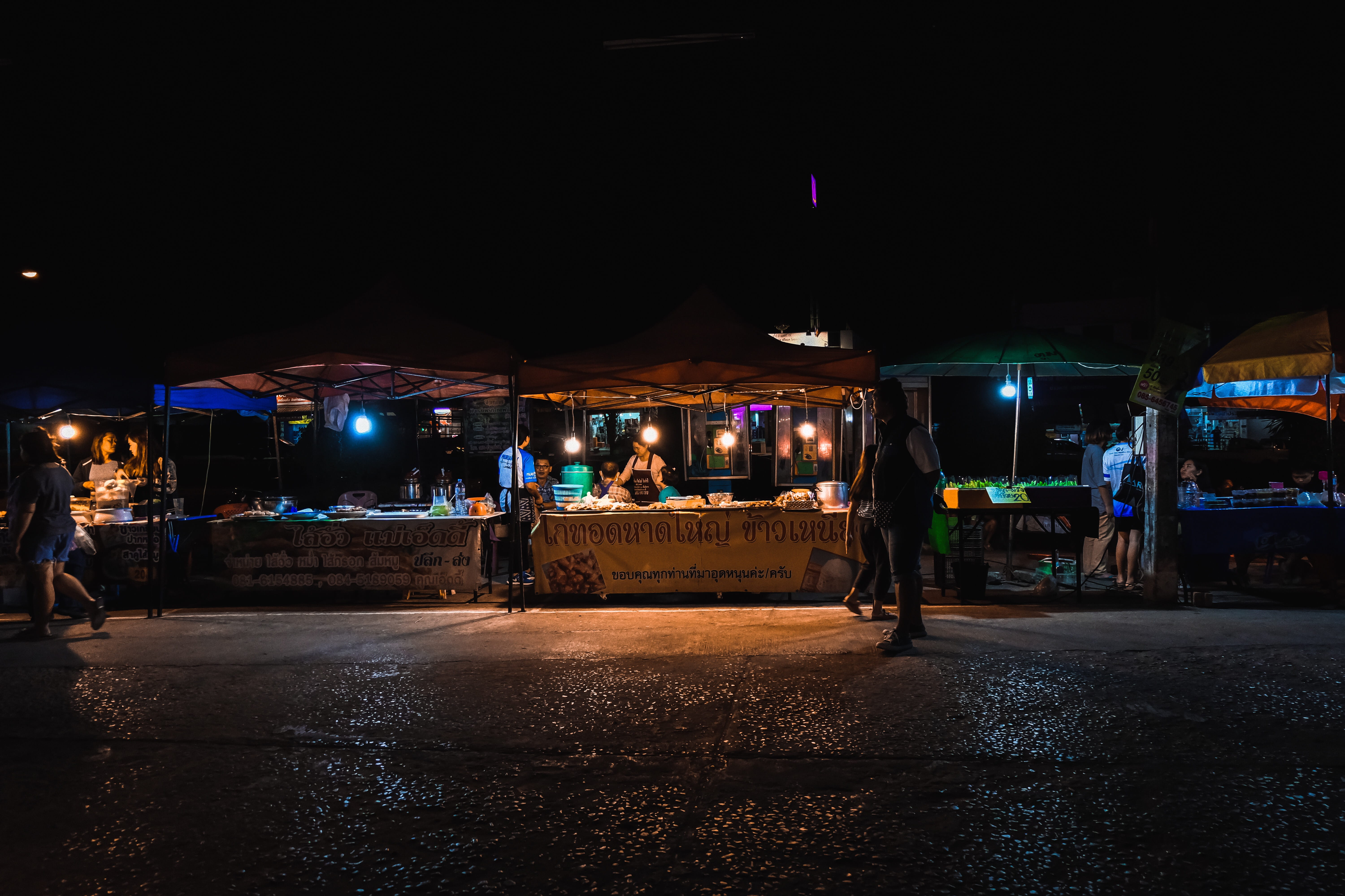 night, men, leisure activity, kiosk, incidental people, person, illuminated, food, outdoors, dark, sky, spoke, street food, architecture, lifestyles, human, HD Wallpaper