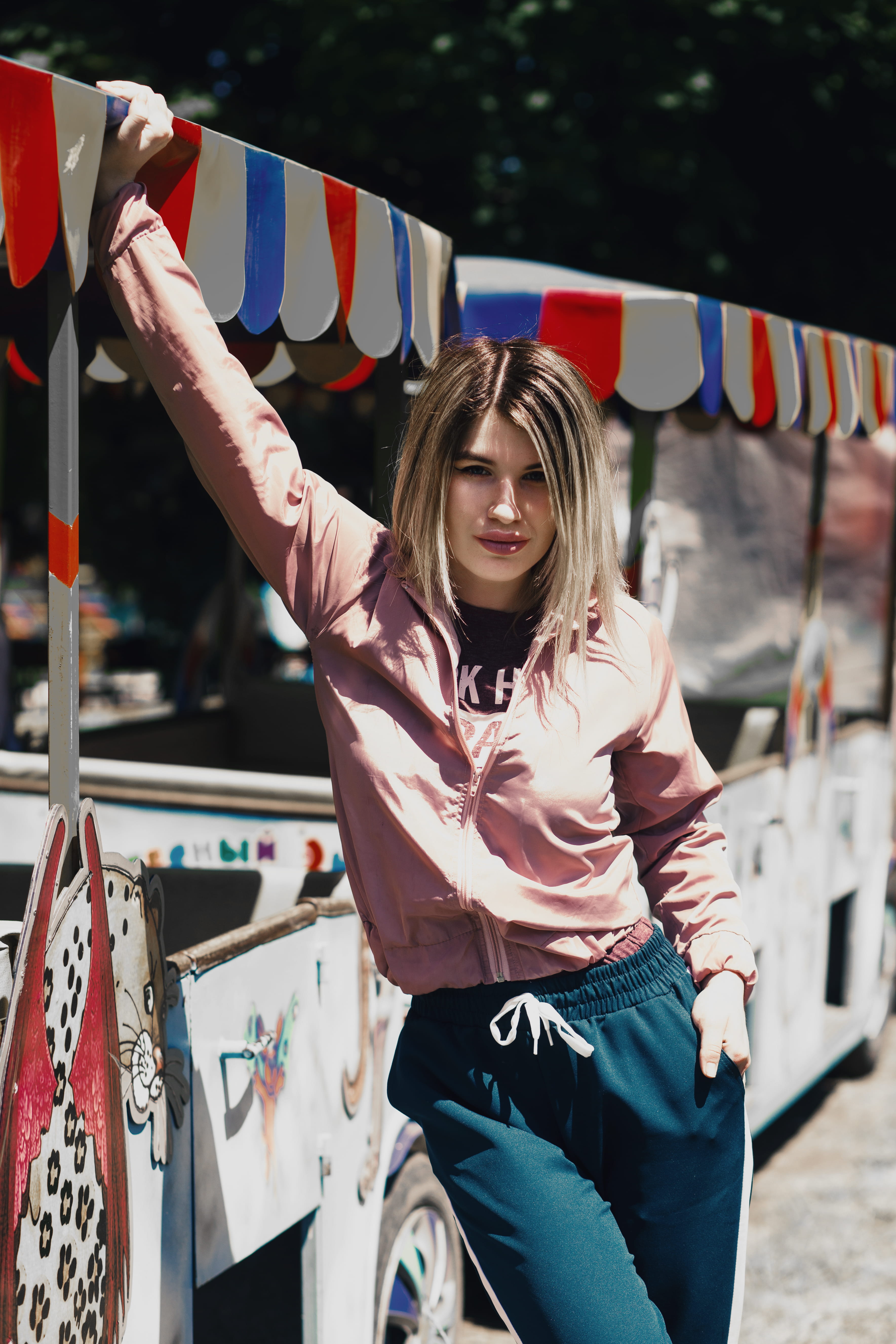 emotion, fashion, person, young women, front view, cart, sunny day, casual clothing, kiosk, pose, 5K, beside, lifestyles, summer, pink, outdoors, real people, Phone HD Wallpaper