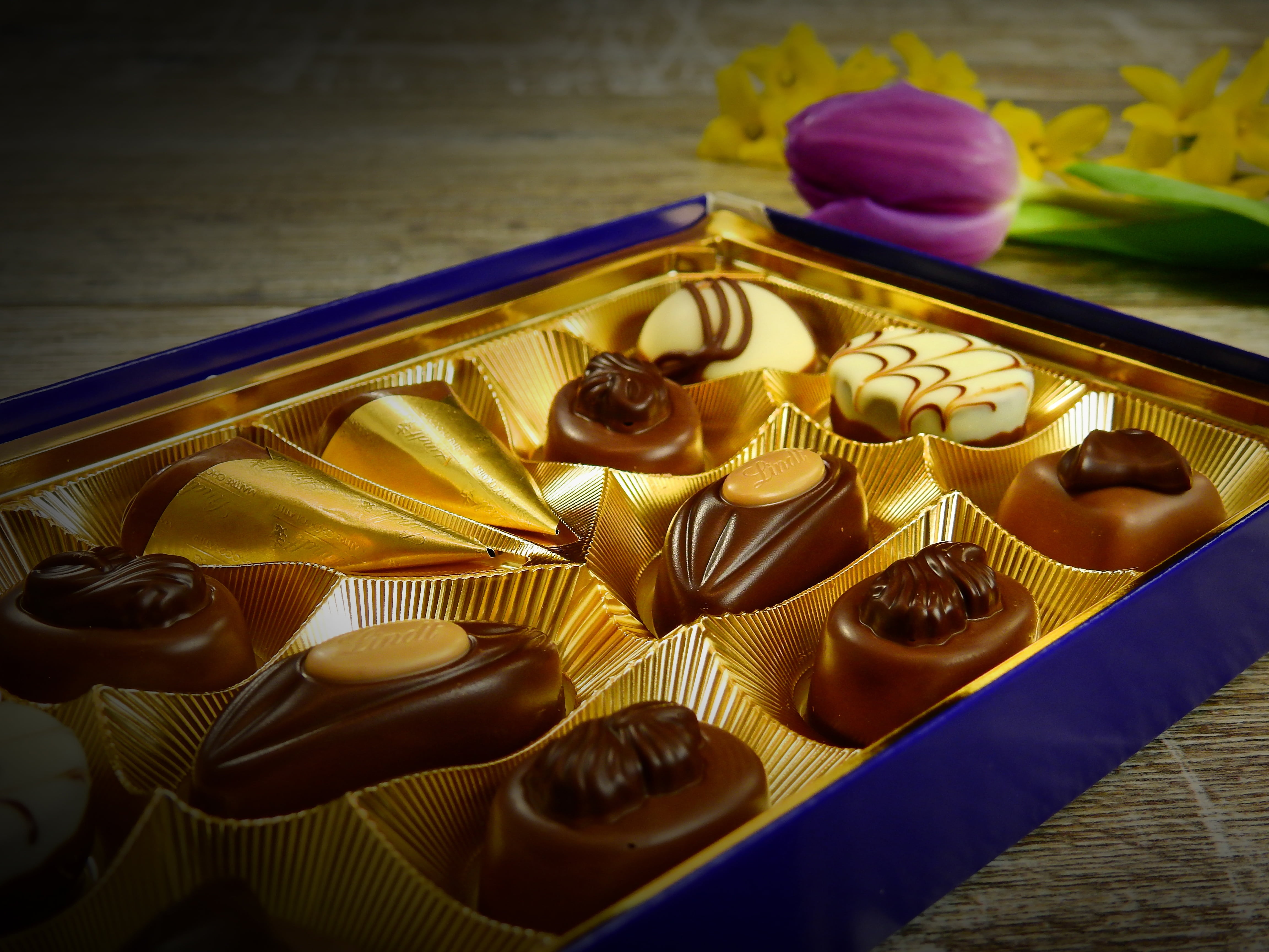 sugar, cake, tray, chocolates, flower, table, spring, sweet Food, tulip, chocolate, still life, chocolate Candy, sweet, birthday, calories, blossom, schnittblume, HD Wallpaper