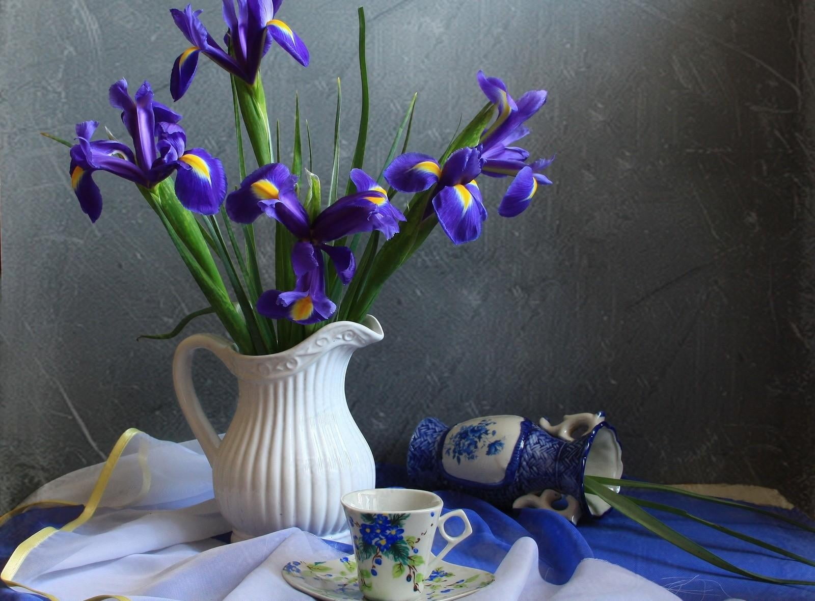 tablecloth, decor, arrangement, cup, cut Flowers, 720P, indoors, flower arrangement, season, decoration, iris, hyacinth, beauty In Nature, flowers, springtime, HD Wallpaper