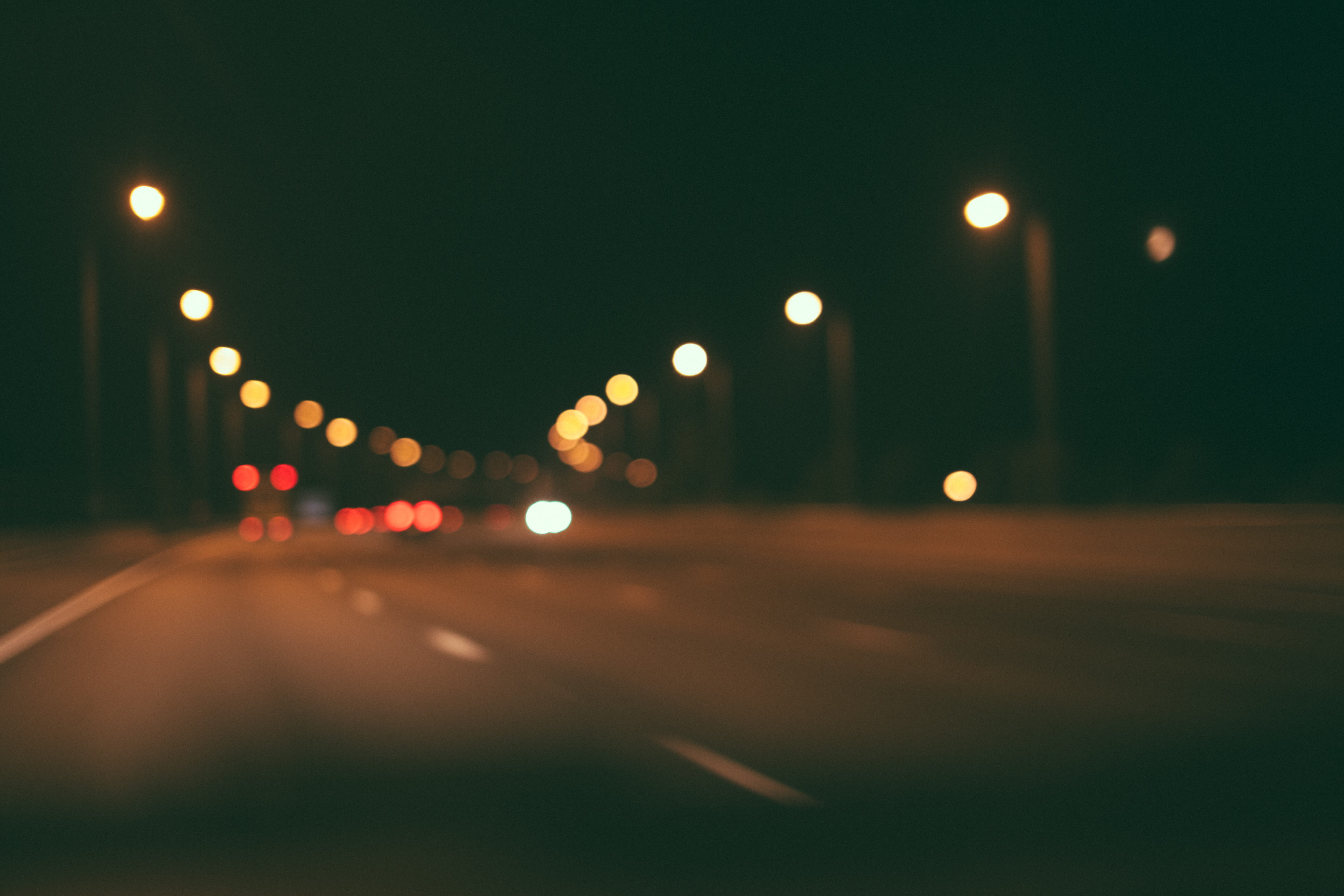 street, land vehicle, architecture, glowing, mode of transportation, outdoors, night, surface level, london, vehicle light, colour, no people, lights, bokeh, HD Wallpaper