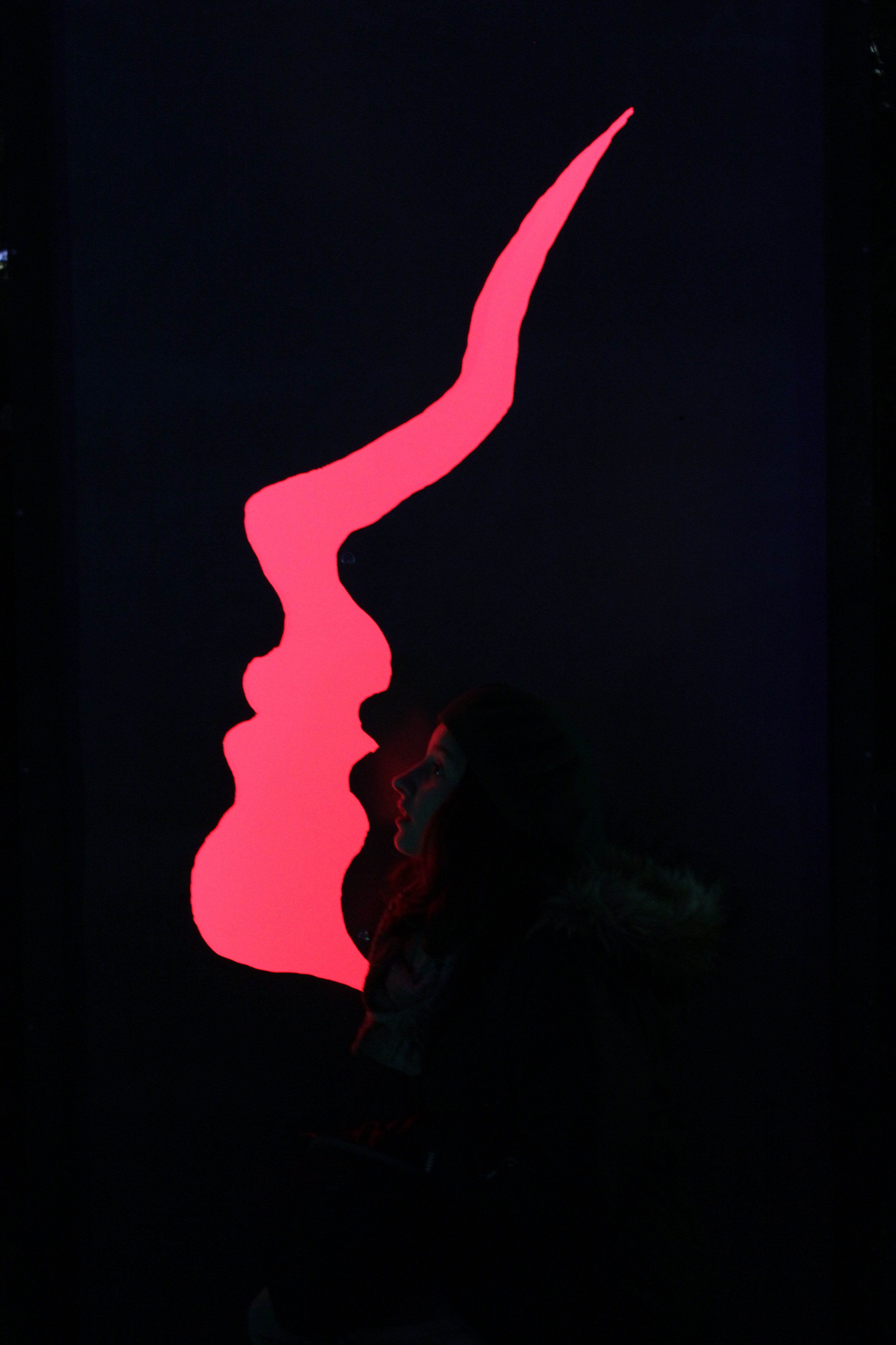 real people, Illumination, adults only, human face, indoors, adult, light installation, side view, copy space, dark, skull, human body part, leisure activity, Phone HD Wallpaper