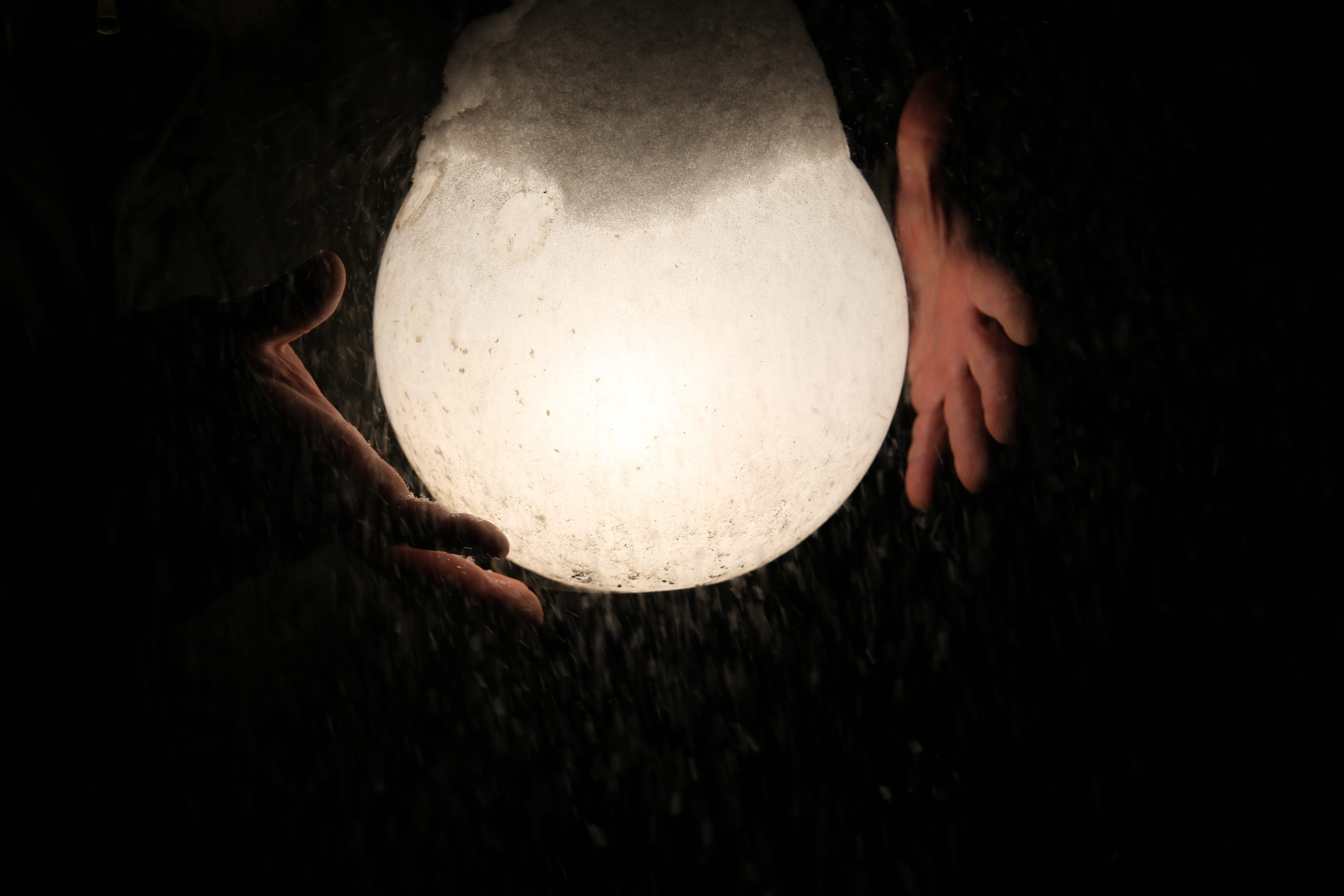 midsection, electric lamp, lamp, Light, new years eve, winter dream, night, hand, 5K, lighting, christmas, Lights, nature, post, frost, one person, body part, HD Wallpaper
