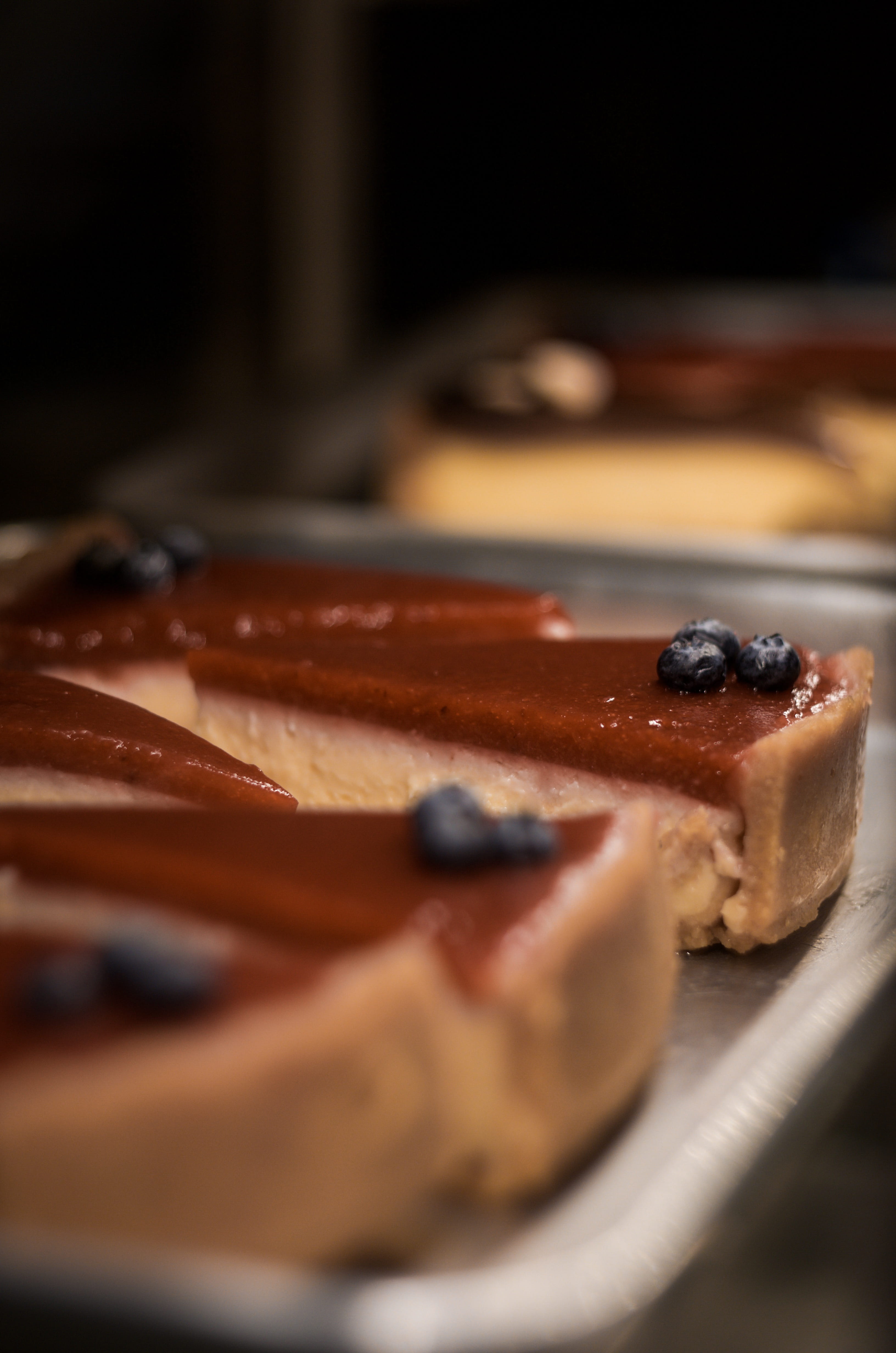 food, caramel, cake, bakery, baking sheet, close-up, hot dog, indulgence, custard, brie, chocolate, blueberry, healthy eating, plate, sweet food, no people, Phone HD Wallpaper