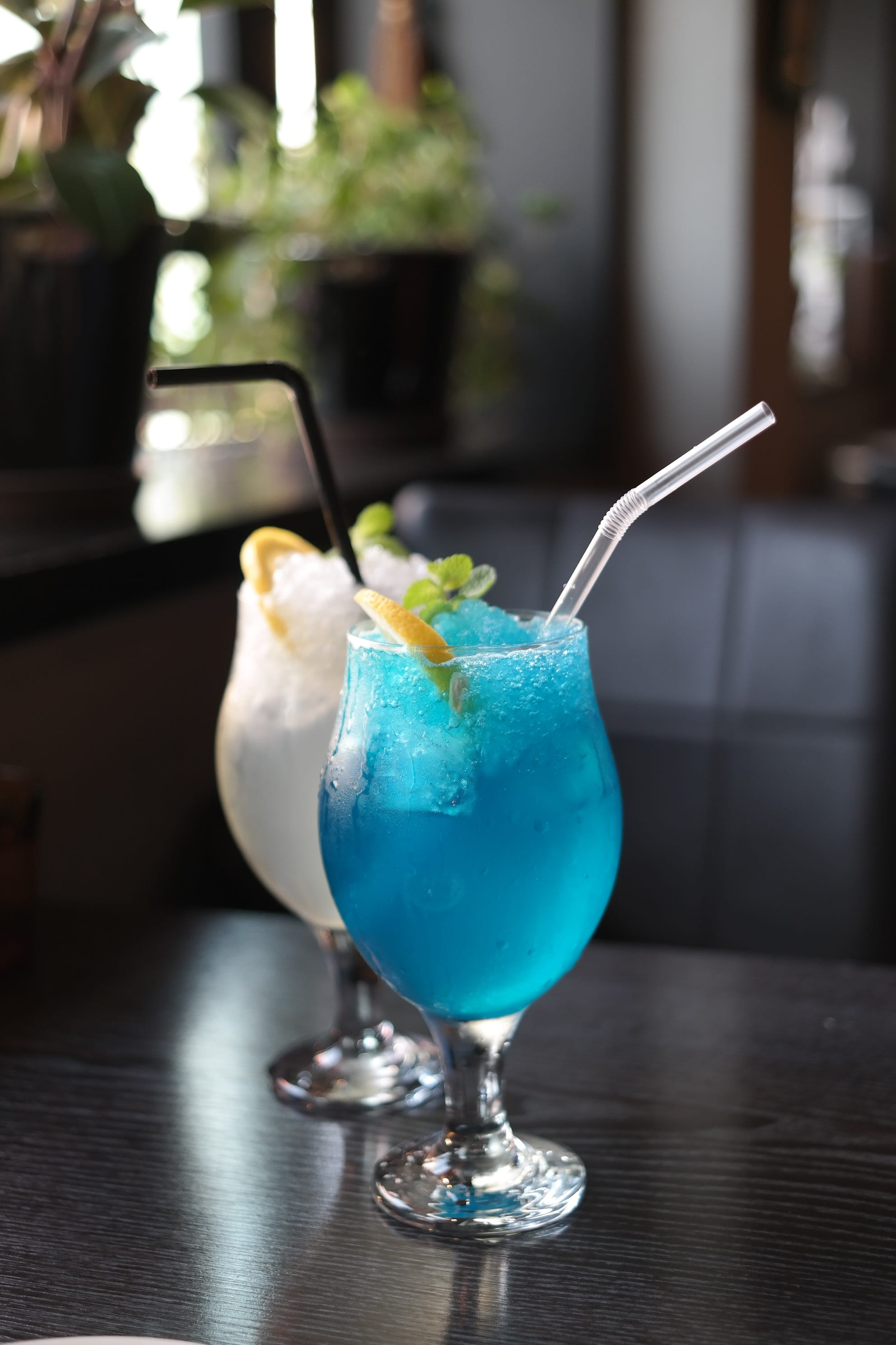 blue lemonade, liquor, straw, drinking straw, lemonade, glasses, mint leaf - culinary, alcohol, freshness, fruit, drink, glass, drinking glass, two, still life, Phone HD Wallpaper