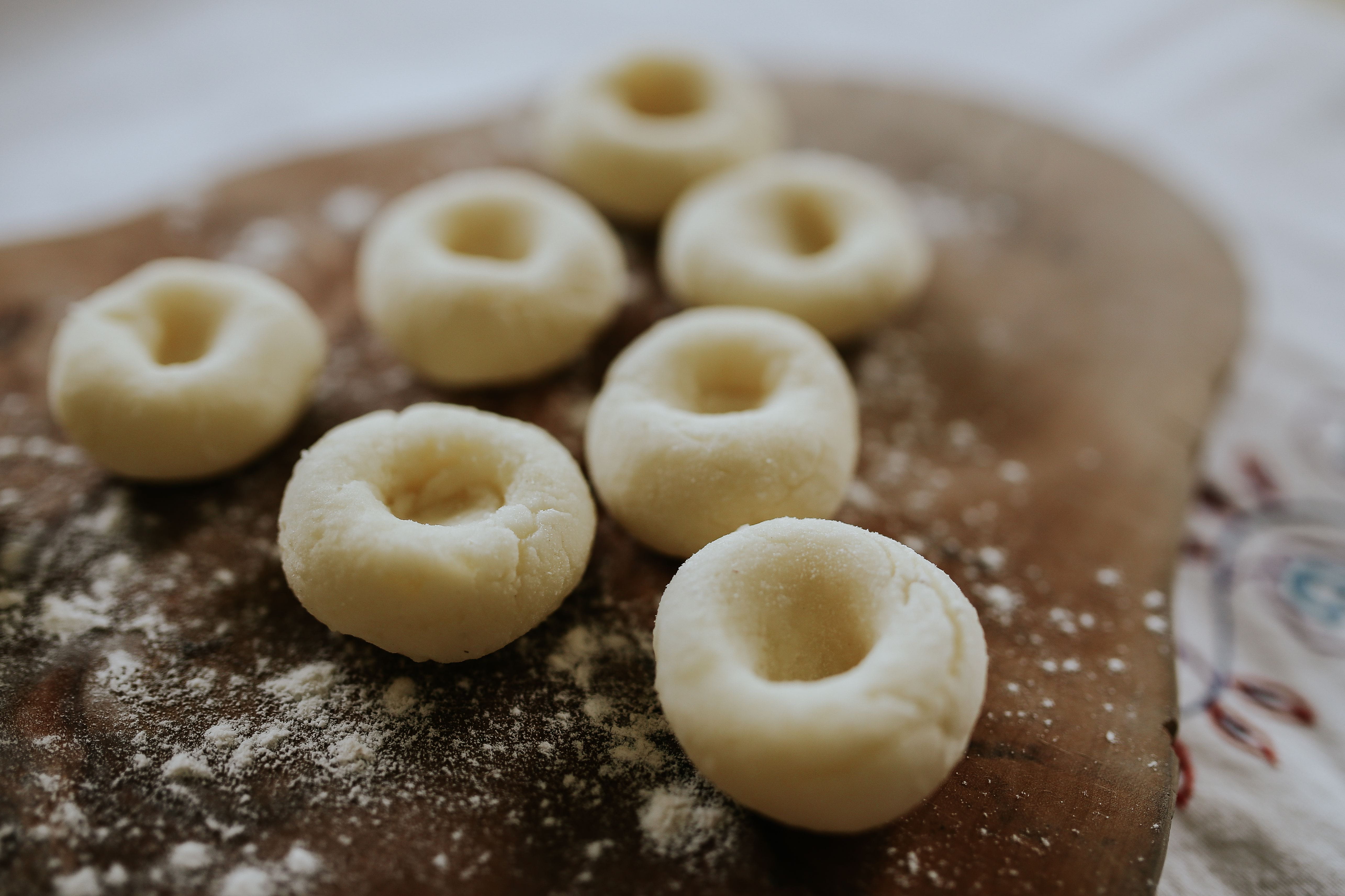 close-up, raw Food, dough, potato dumplings, freshness, indulgence, table, white dumplings, italian food, food And Drink, no people, preparation, preparing food, HD Wallpaper