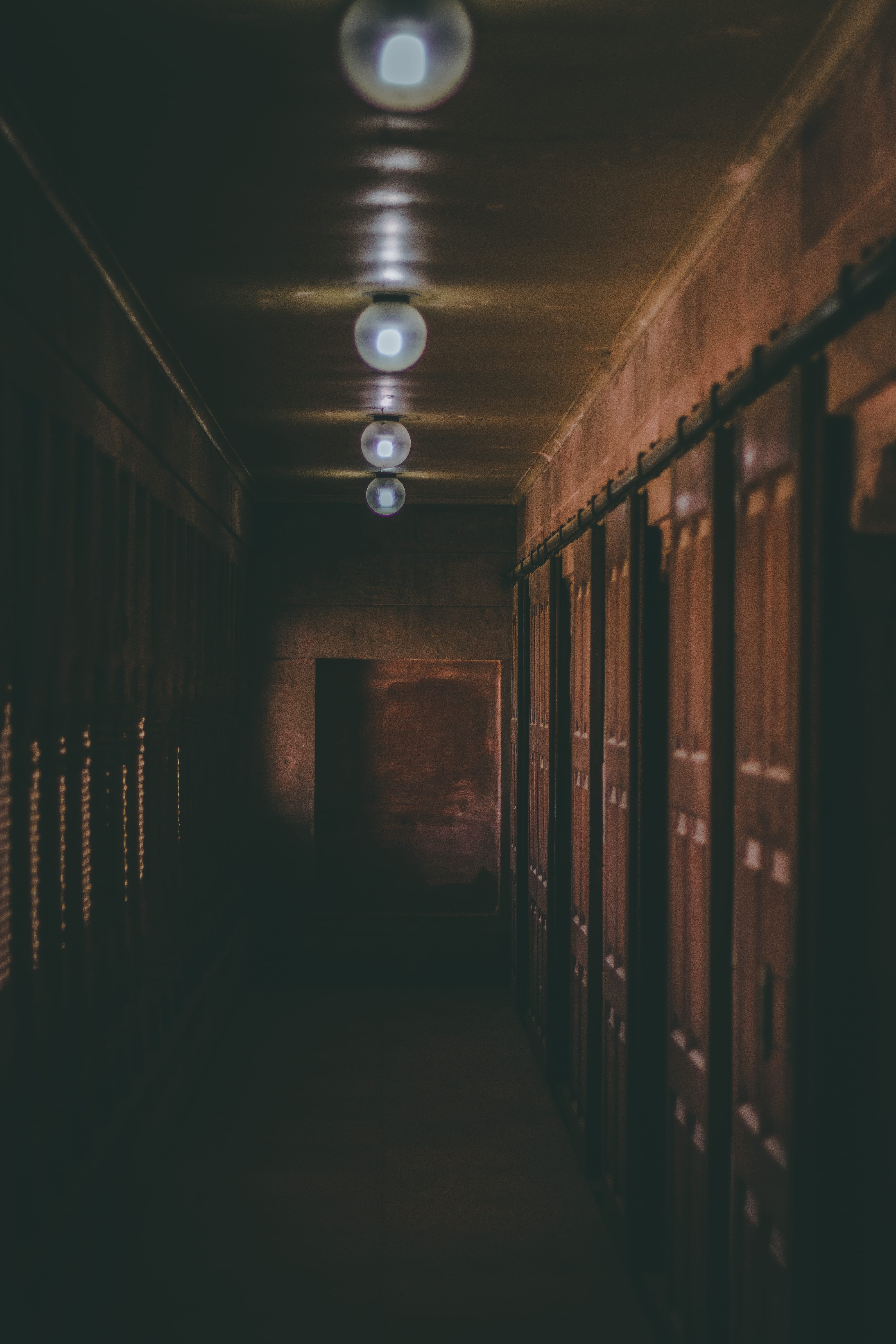 illuminated, rustic, diminishing perspective, door, hallway, light bulb, photo, built structure, room, arcade, no people, day, lights, dim, direction, eerie, Phone HD Wallpaper