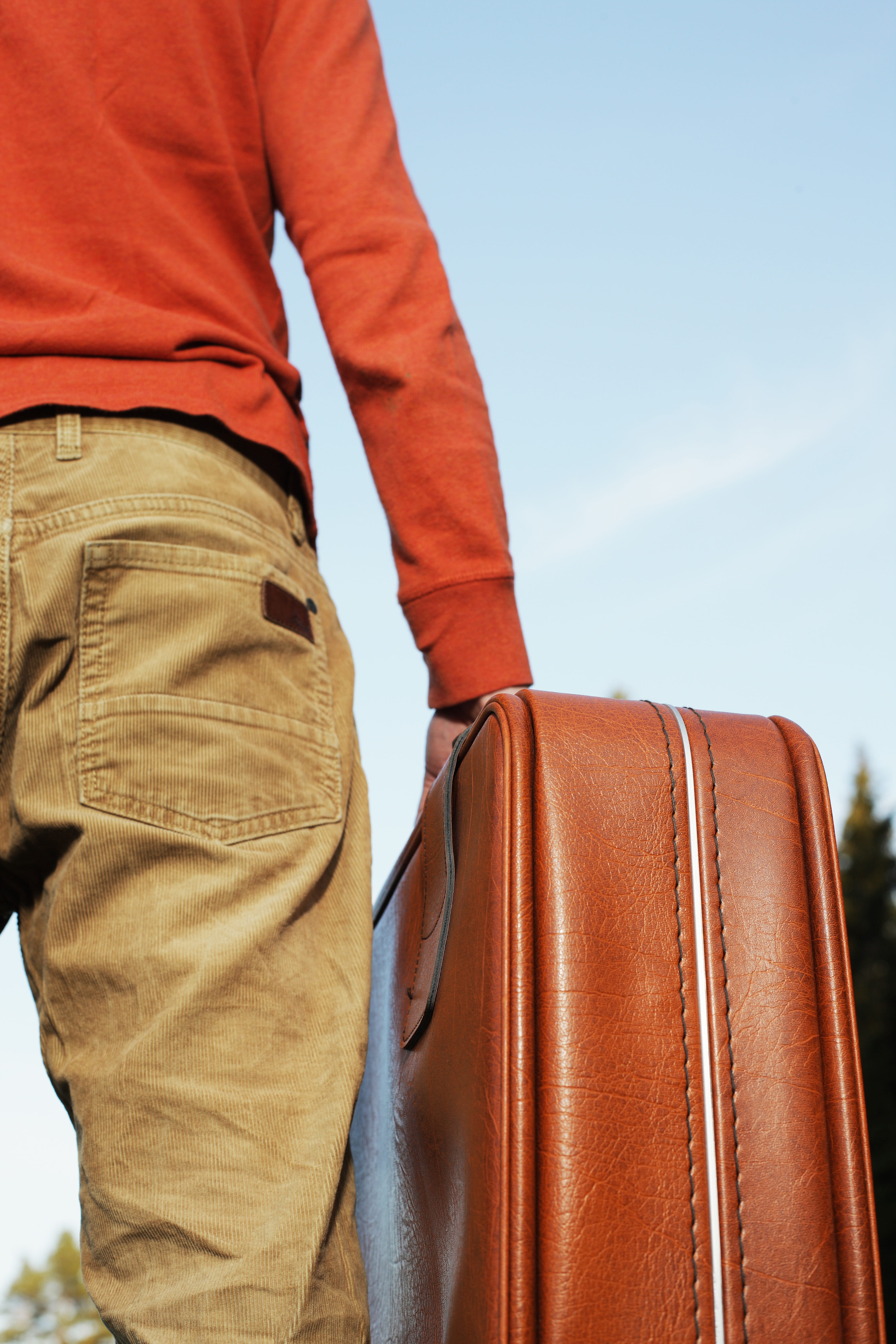 bag, vacations, man, sky, midsection, casual clothing, worried, loneliness, funny, uncertain, brown, leather, abandoned, separation, leisure activity, 5K, Phone HD Wallpaper