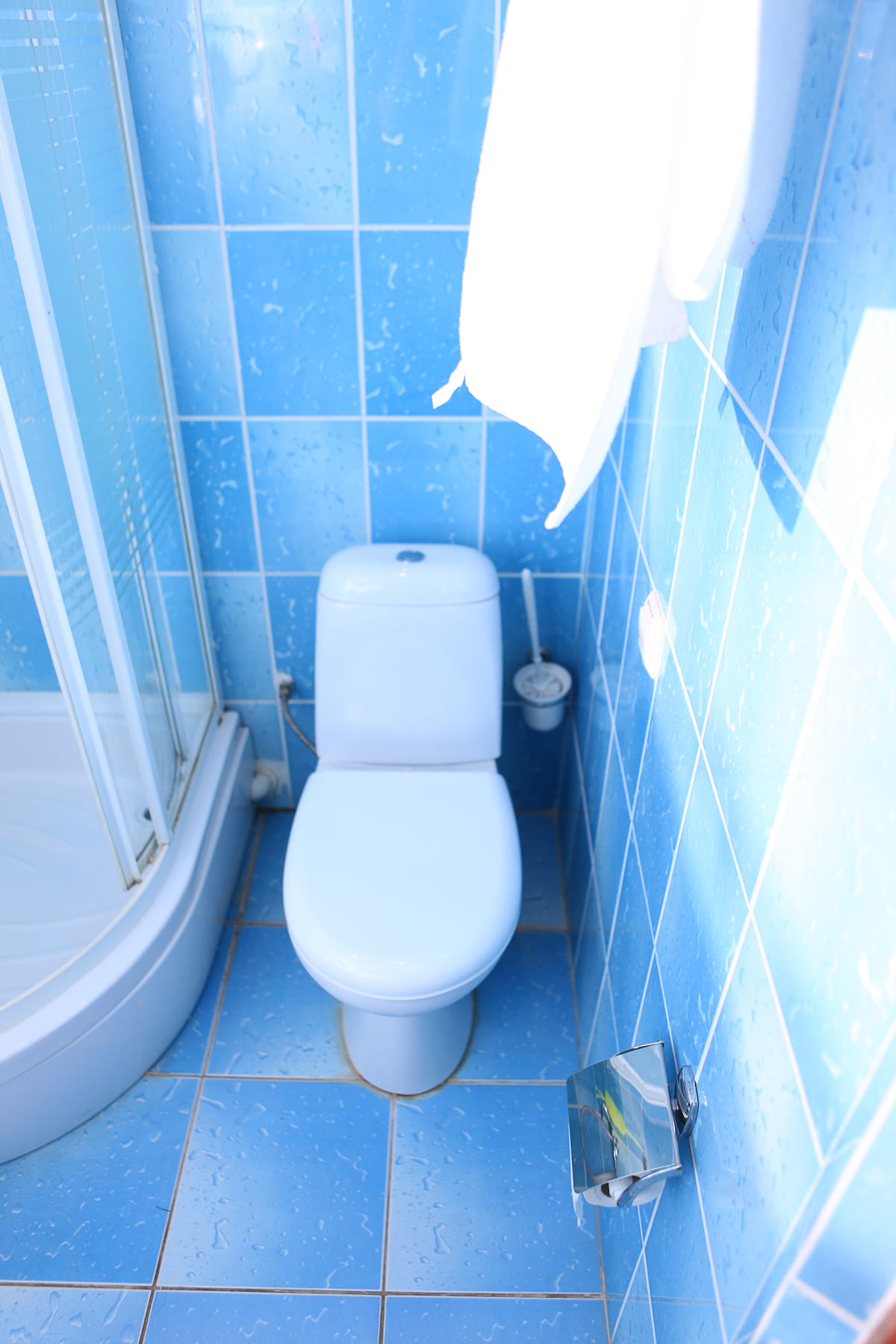 shower, home, modern, hygiene, no people, blue, decorated, high angle view, tile, washbasin, mosaic, domestic bathroom, public restroom, bath, furniture, Phone HD Wallpaper