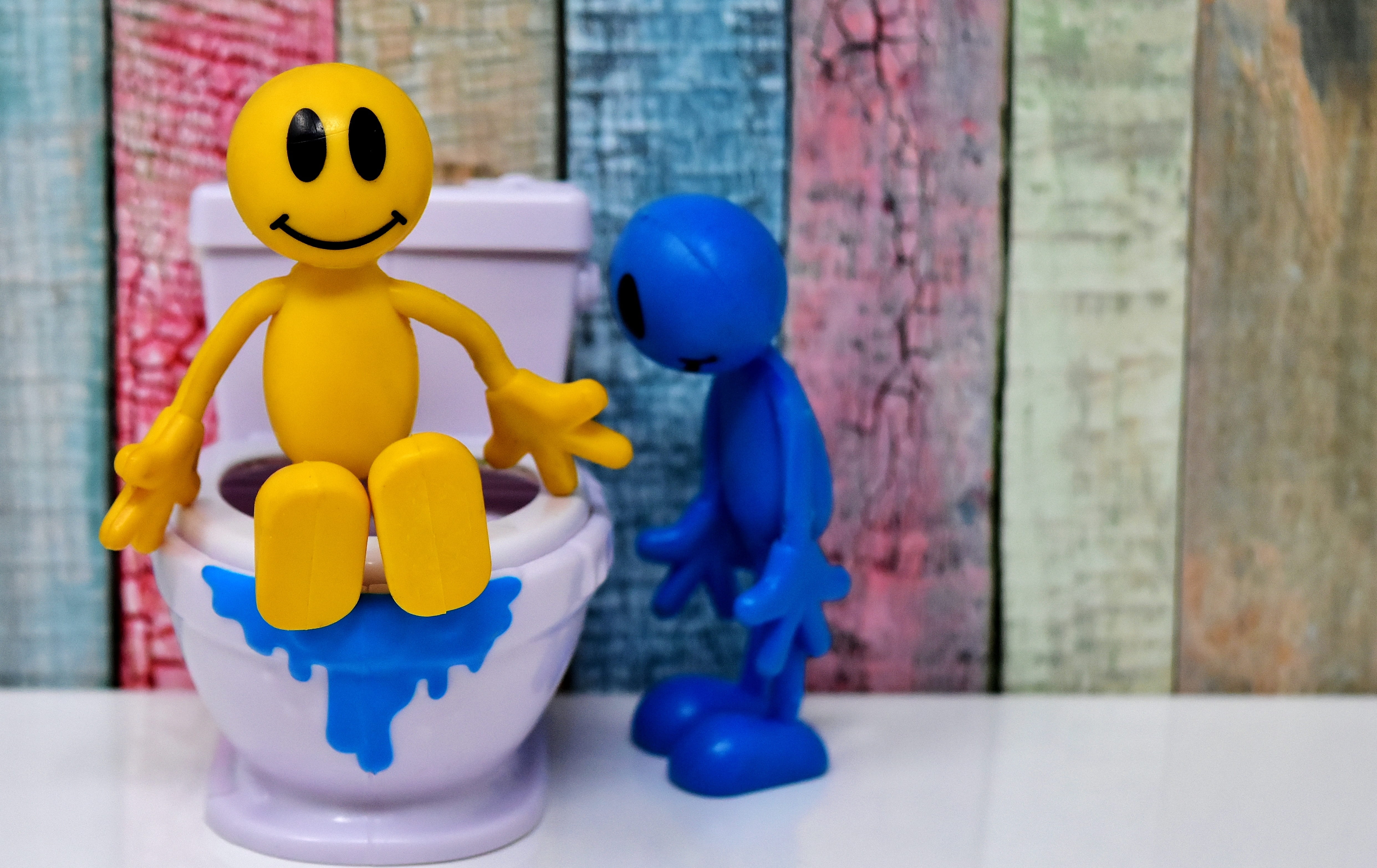 white, loo, smiley, funny, male likeness, togetherness, toy, representation, robot, close-up, blue, creativity, 4K, childhood, focus on foreground, people, HD Wallpaper