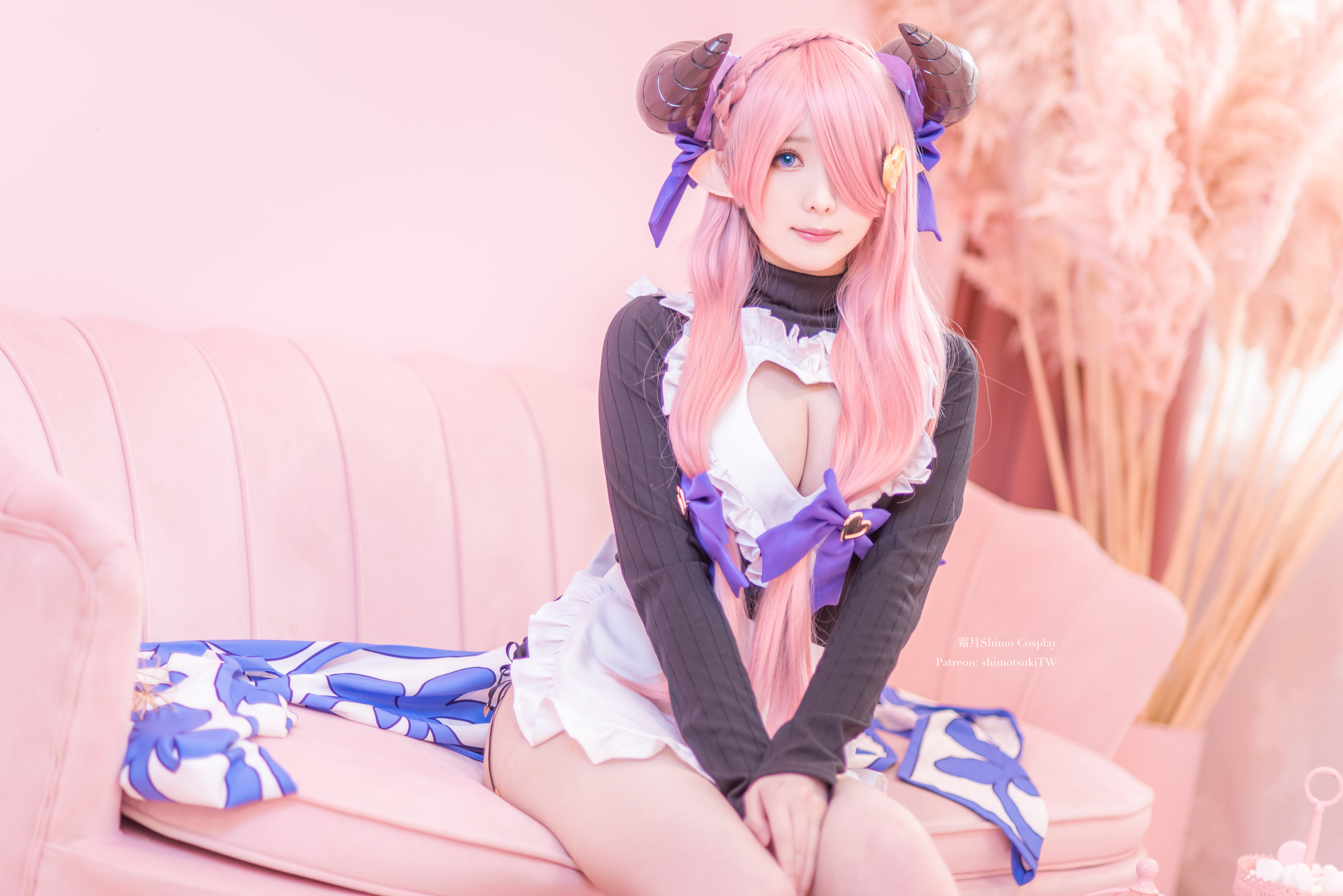 Narmaya (Granblue Fantasy), Asian, model, cosplay, sitting, looking at viewer, smiling, Granblue Fantasy, 5K, couch, horns, Narumeia (Granblue Fantasy), HD Wallpaper