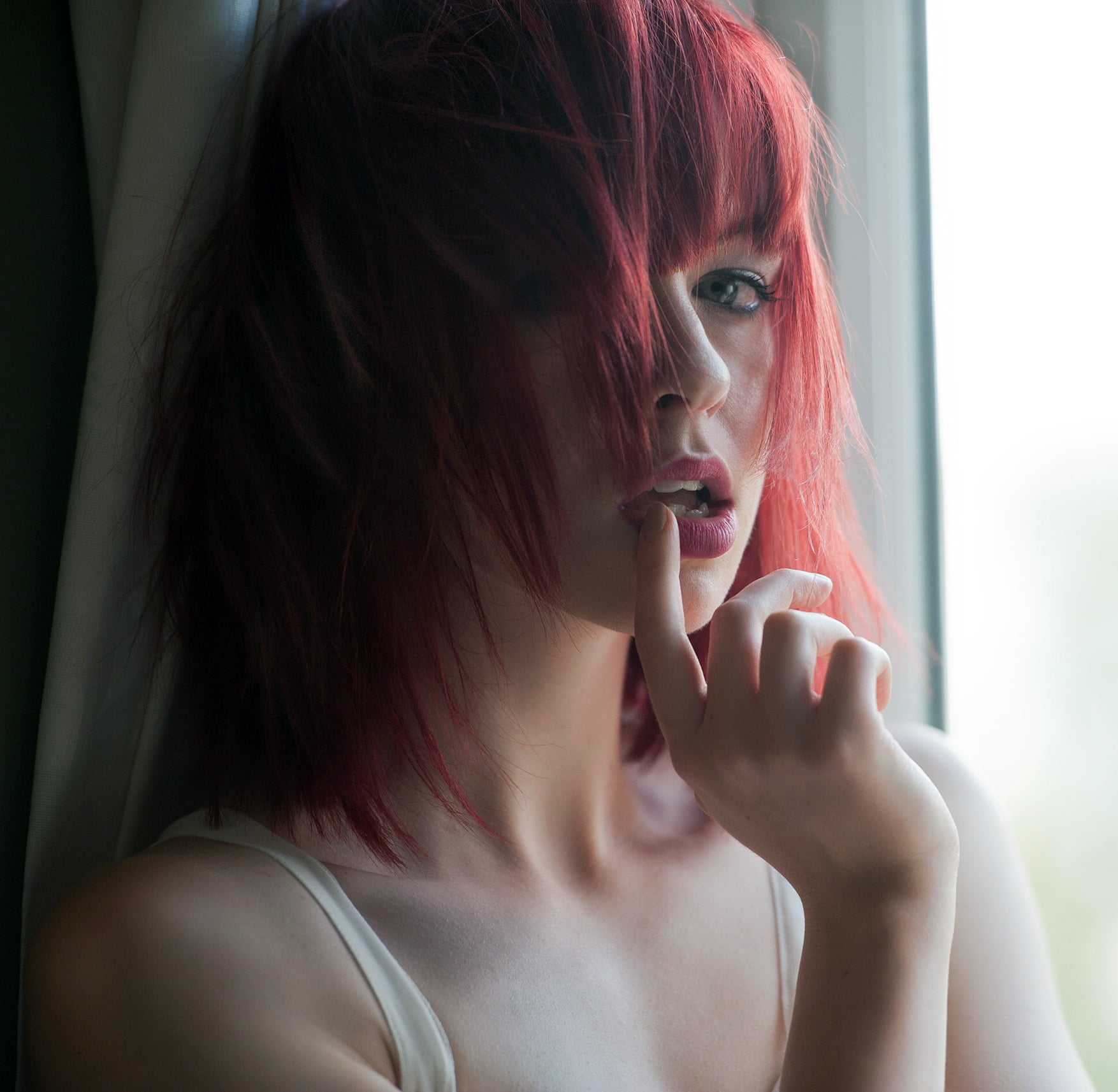 women, hair over one eye, lipstick, 720P, portrait, redhead, short hair, HD Wallpaper