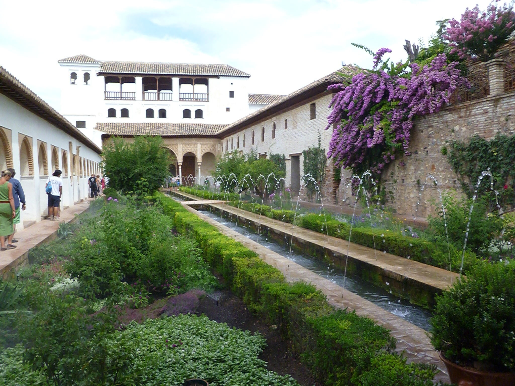 building exterior, nature, people, built structure, sky, outdoors, tree, 1080P, day, incidental people, city, plant, alhambra, garden, water, real people, HD Wallpaper