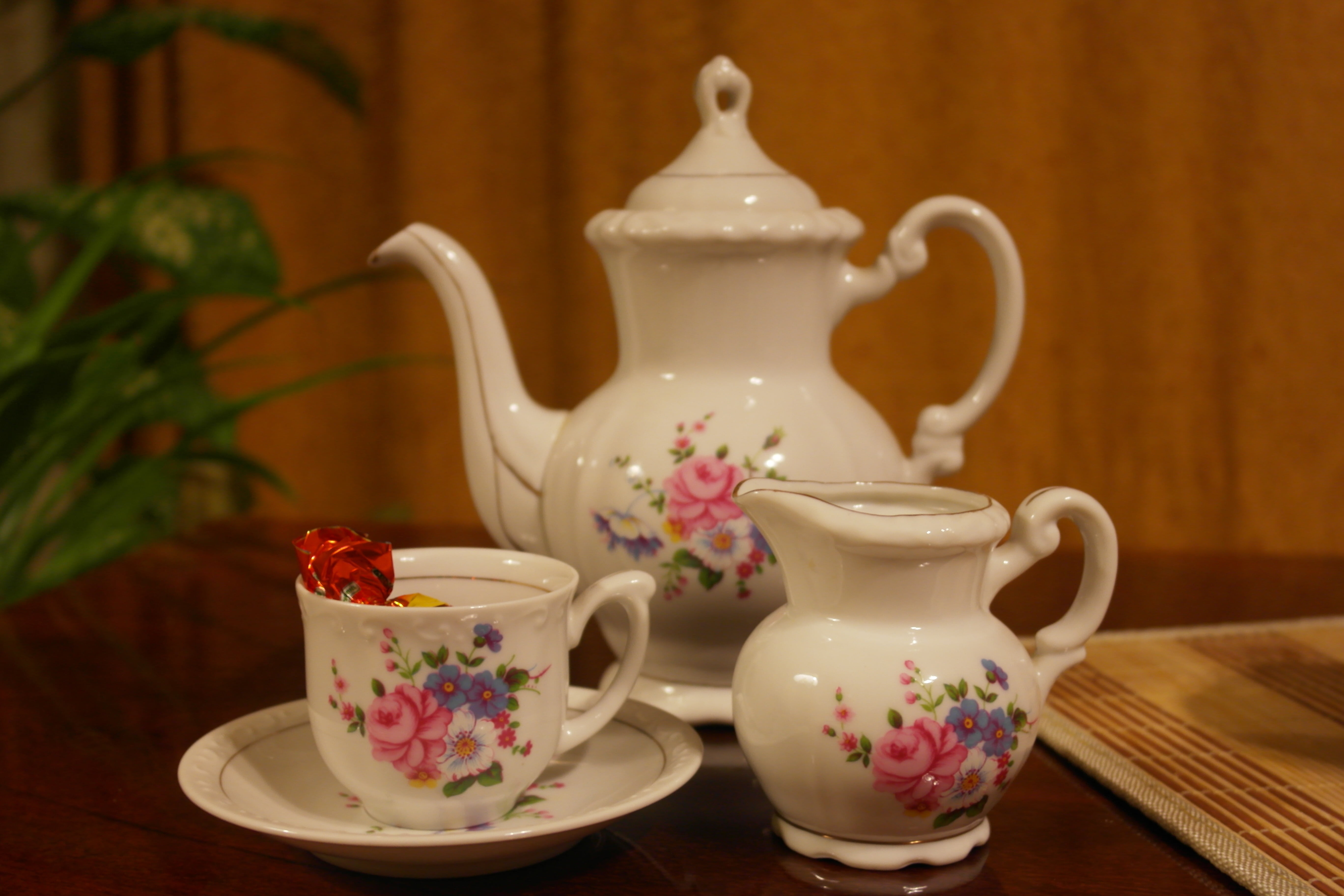 tea - Hot Drink, saucer, table, tableware, set, drink, milkman, ceramic, brown, no people, hot drink, afternoon tea, cup, close-up, wooden, surface, pink, HD Wallpaper