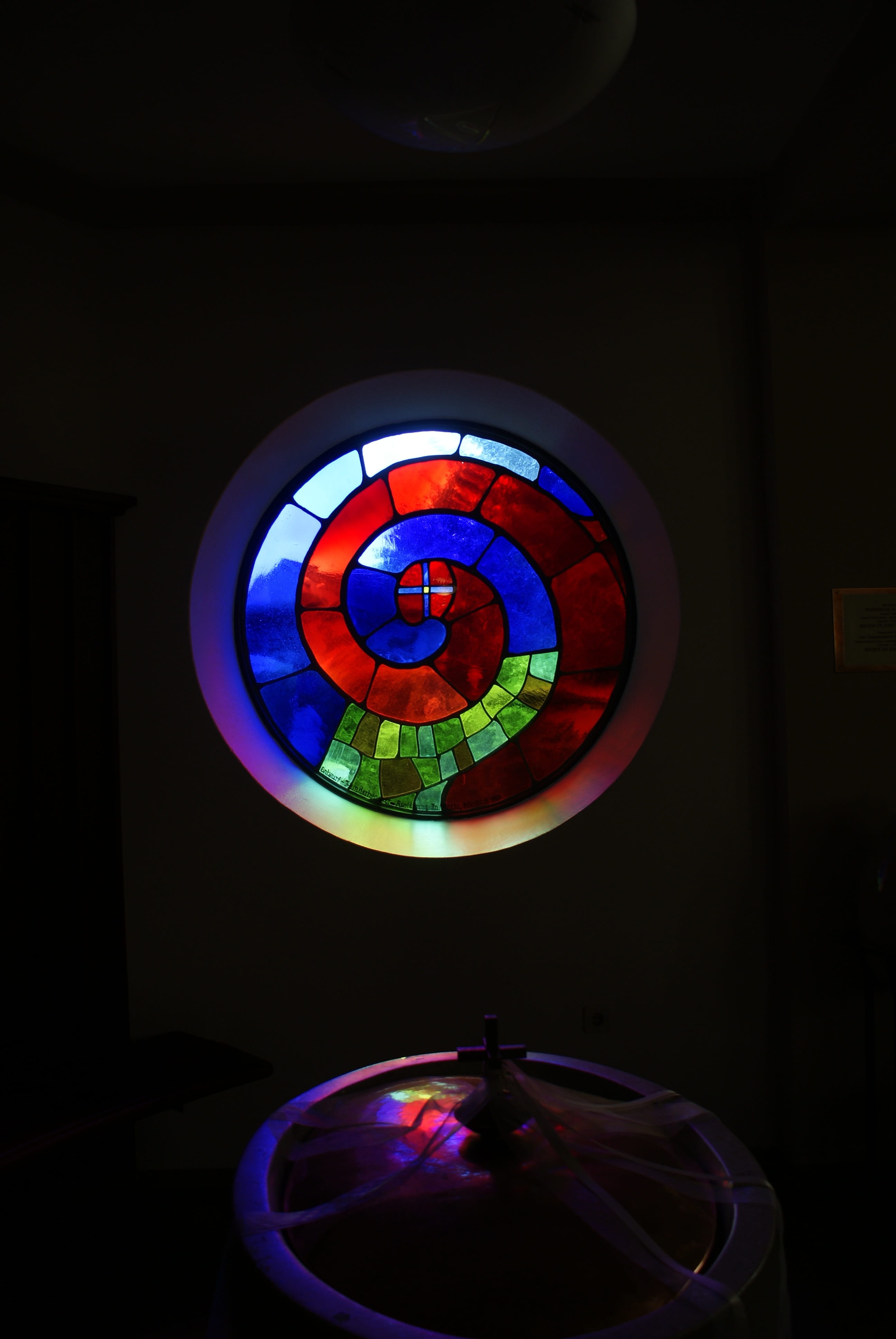 glass - material, sports target, wall - building feature, geometric shape, glowing, close-up, pattern, hundertwasser, sport, night, church, sphere, styria, Phone HD Wallpaper