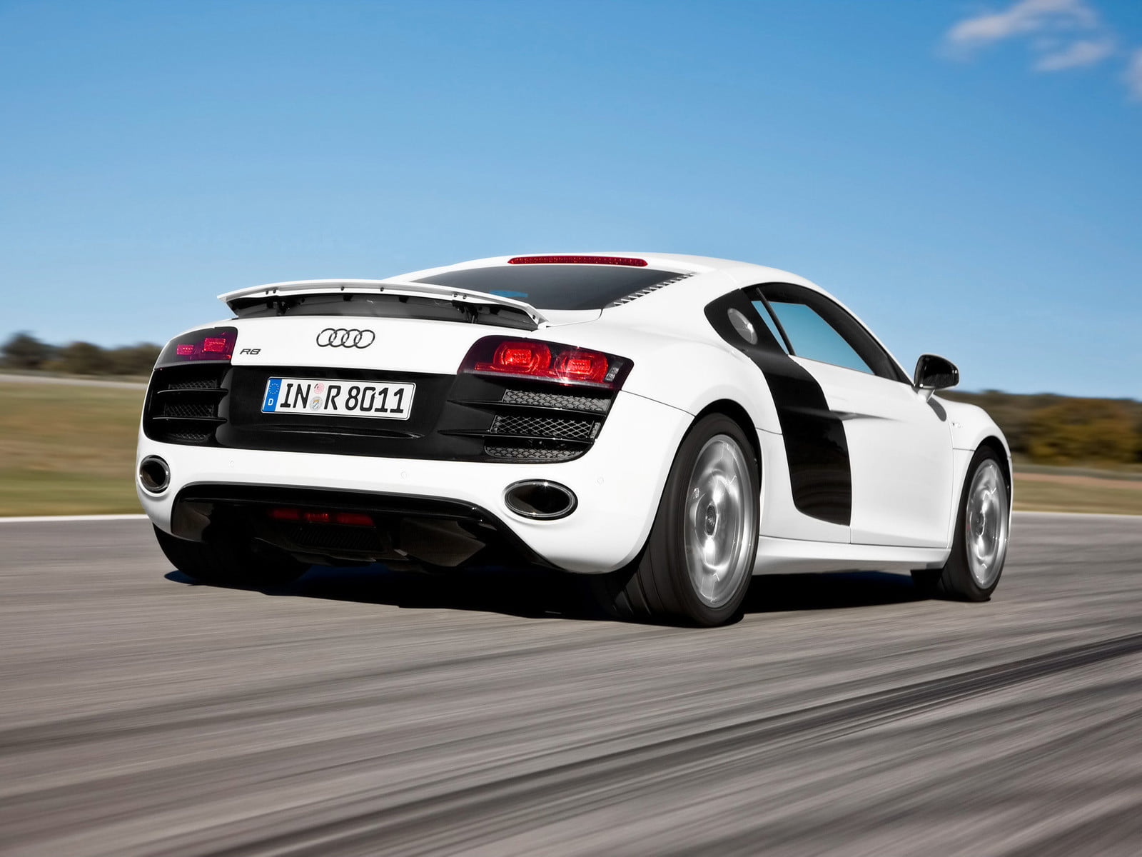car, luxury, shiny, sports Utility Vehicle, competition, new, auto racing, tire, power, 720P, modern, elegance, motor Vehicle, speed, day, side View, editorial, HD Wallpaper