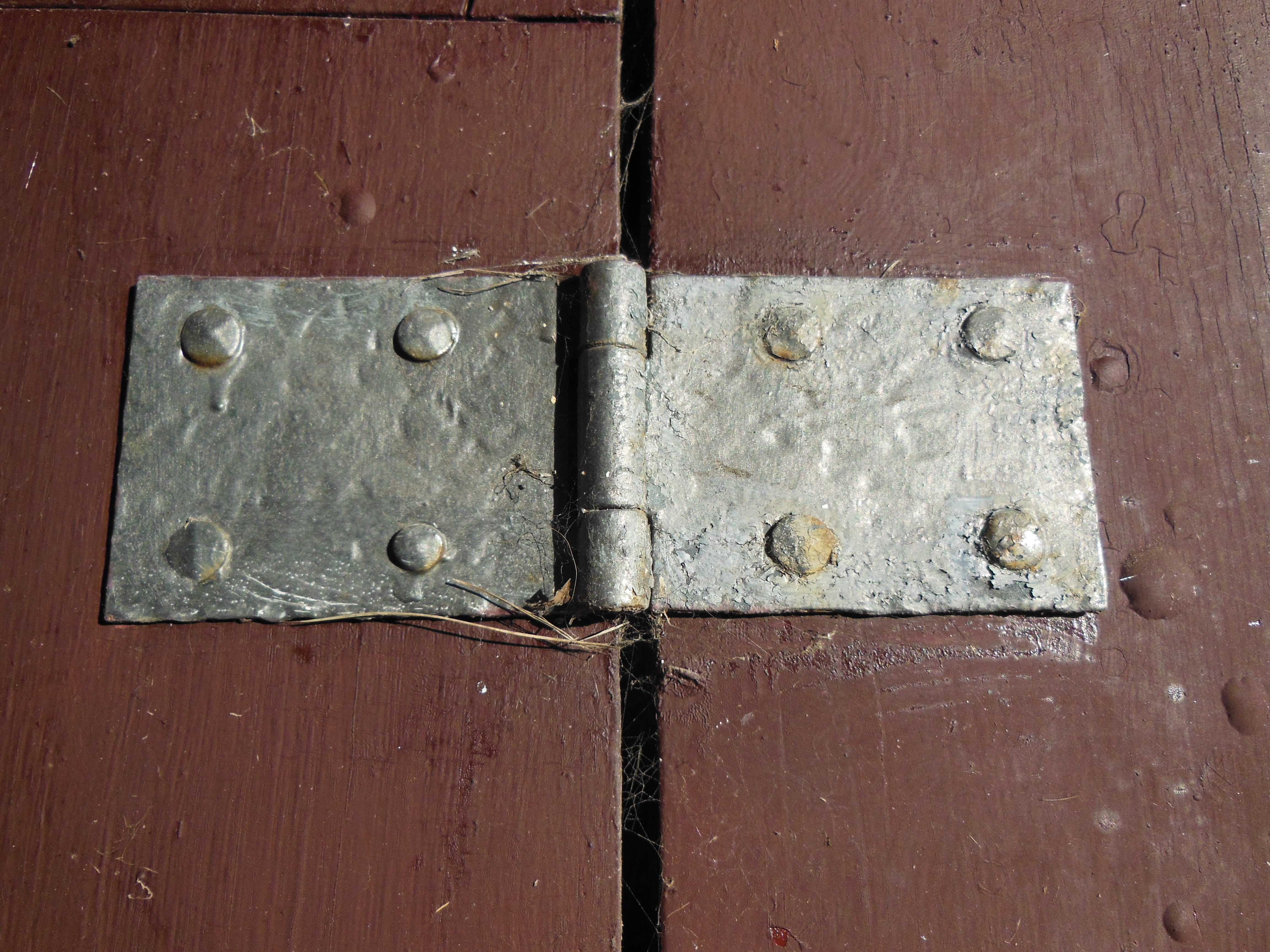 closed, matte, rusty, entrance, day, old fittings, gray, outdoors, old, brown, shape, no people, century, close-up, wood, textured, paws port, red, security, HD Wallpaper