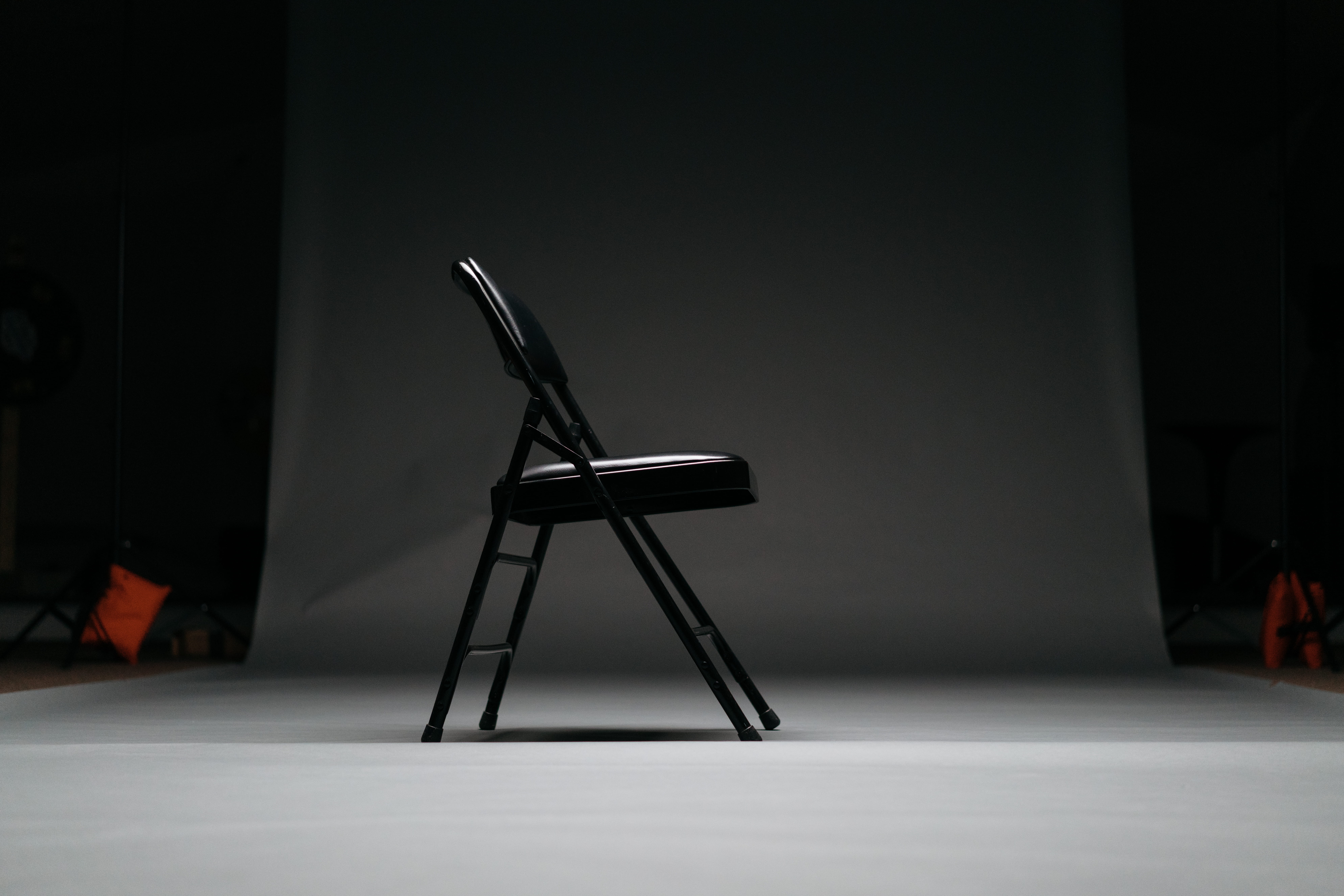 8K, indoors, device, metal, flooring, empty, black, still life, no people, red, padded, display, arts culture and entertainment, tabletop, chair, light, HD Wallpaper