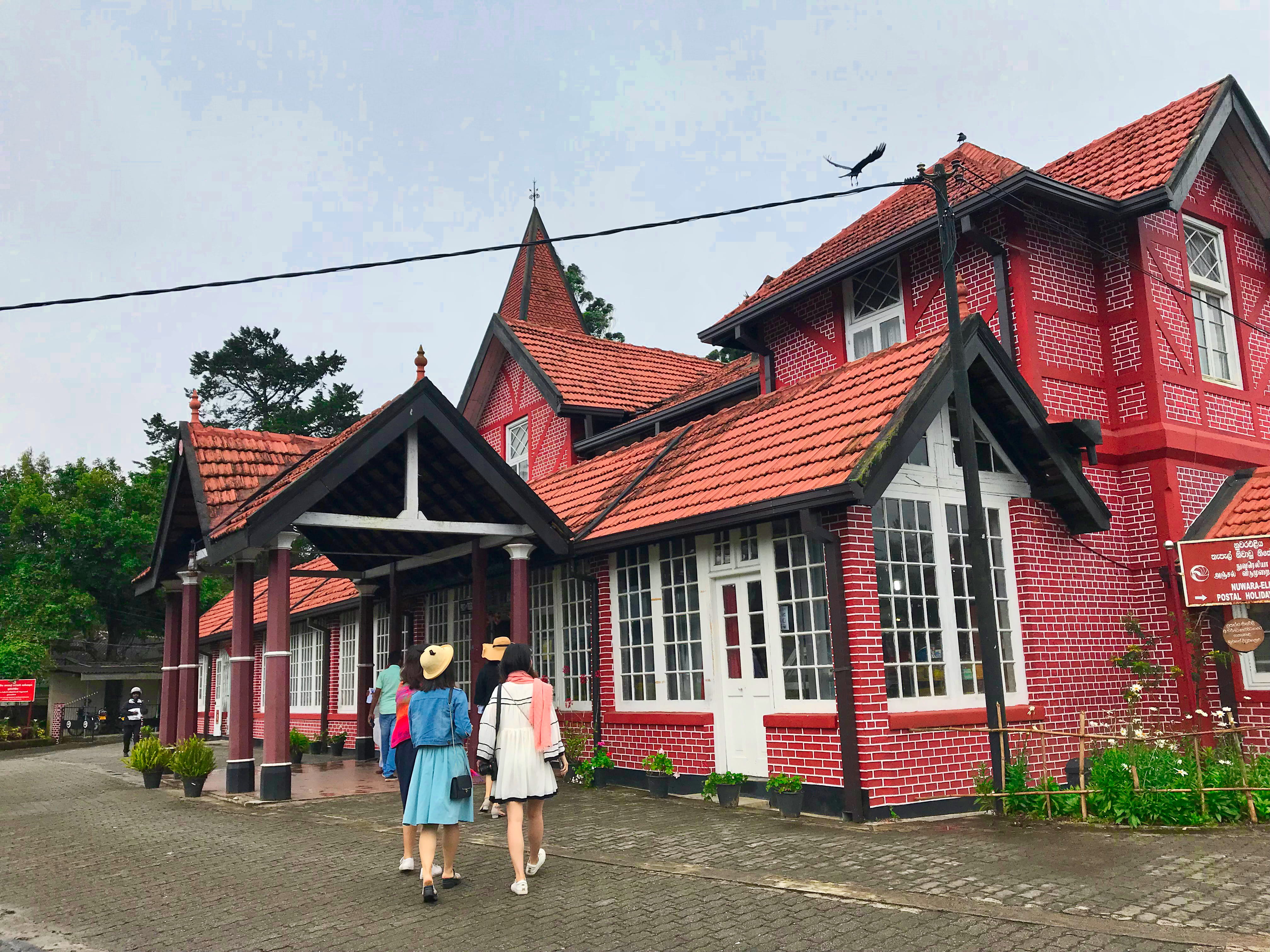 architecture, building exterior, women, outdoors, 71 queen elizabeth dr, post office, building, full length, lifestyles, positive emotion, casual clothing, HD Wallpaper