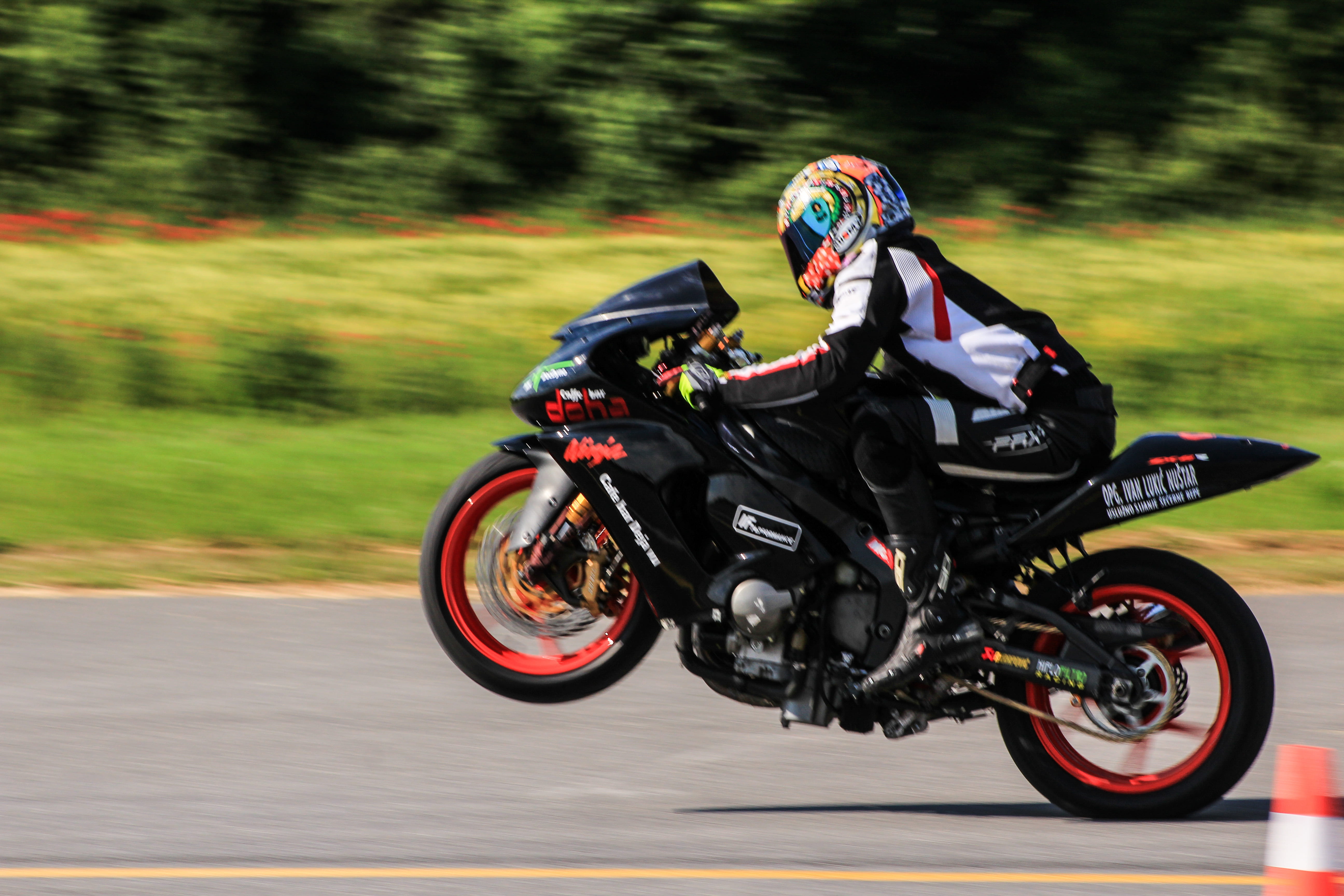 bike, motorcycle, 5K, mode of transportation, motorcycle racing, grass, driving, sports race, fast, helmet, ride, motion, blurred motion, crash helmet, HD Wallpaper
