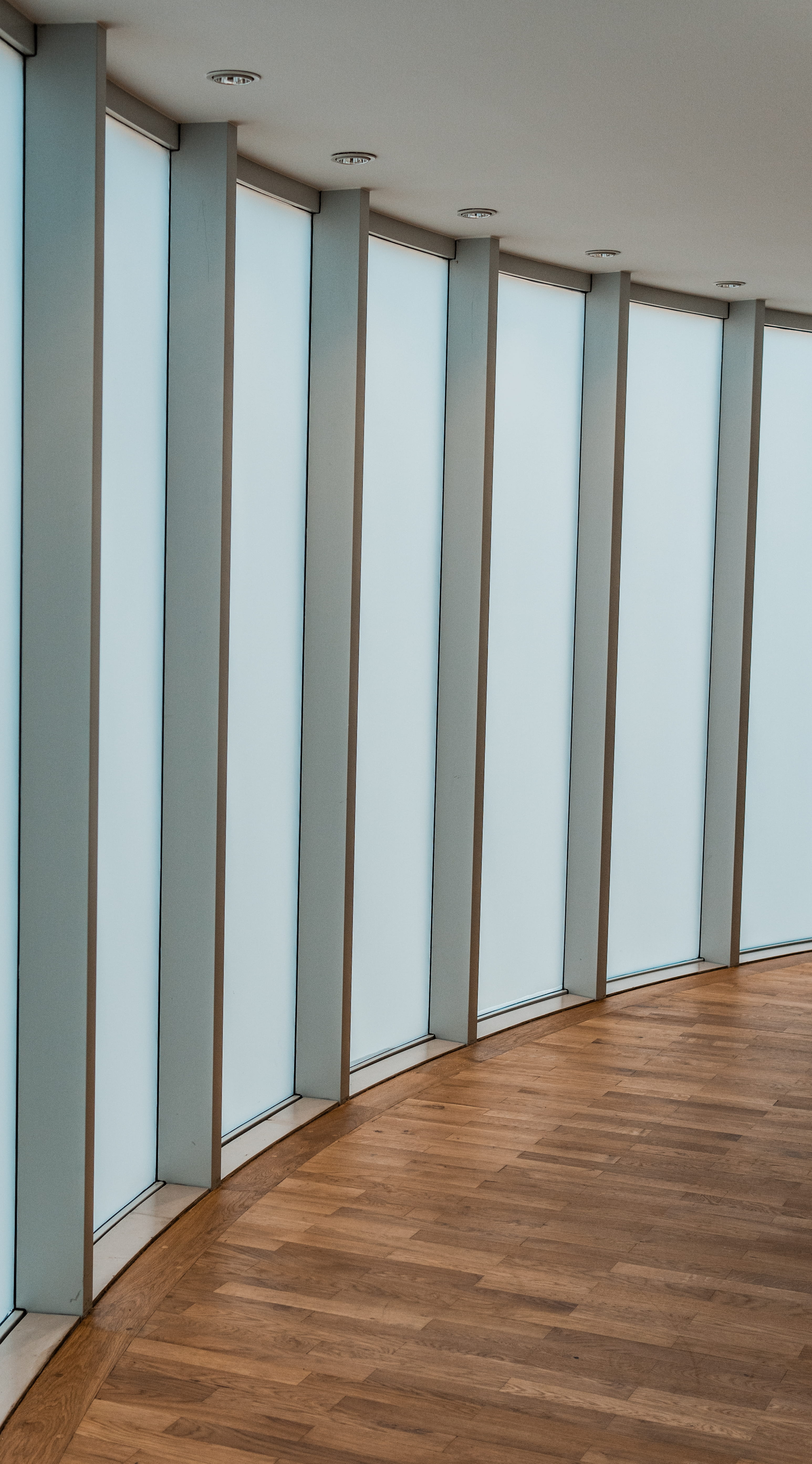 flooring, floor, empty, in a row, frankfurt, hardwood floor, art, museom, modern, sliding door, wood, table, furniture, domestic room, ceiling, glass - material, Phone HD Wallpaper