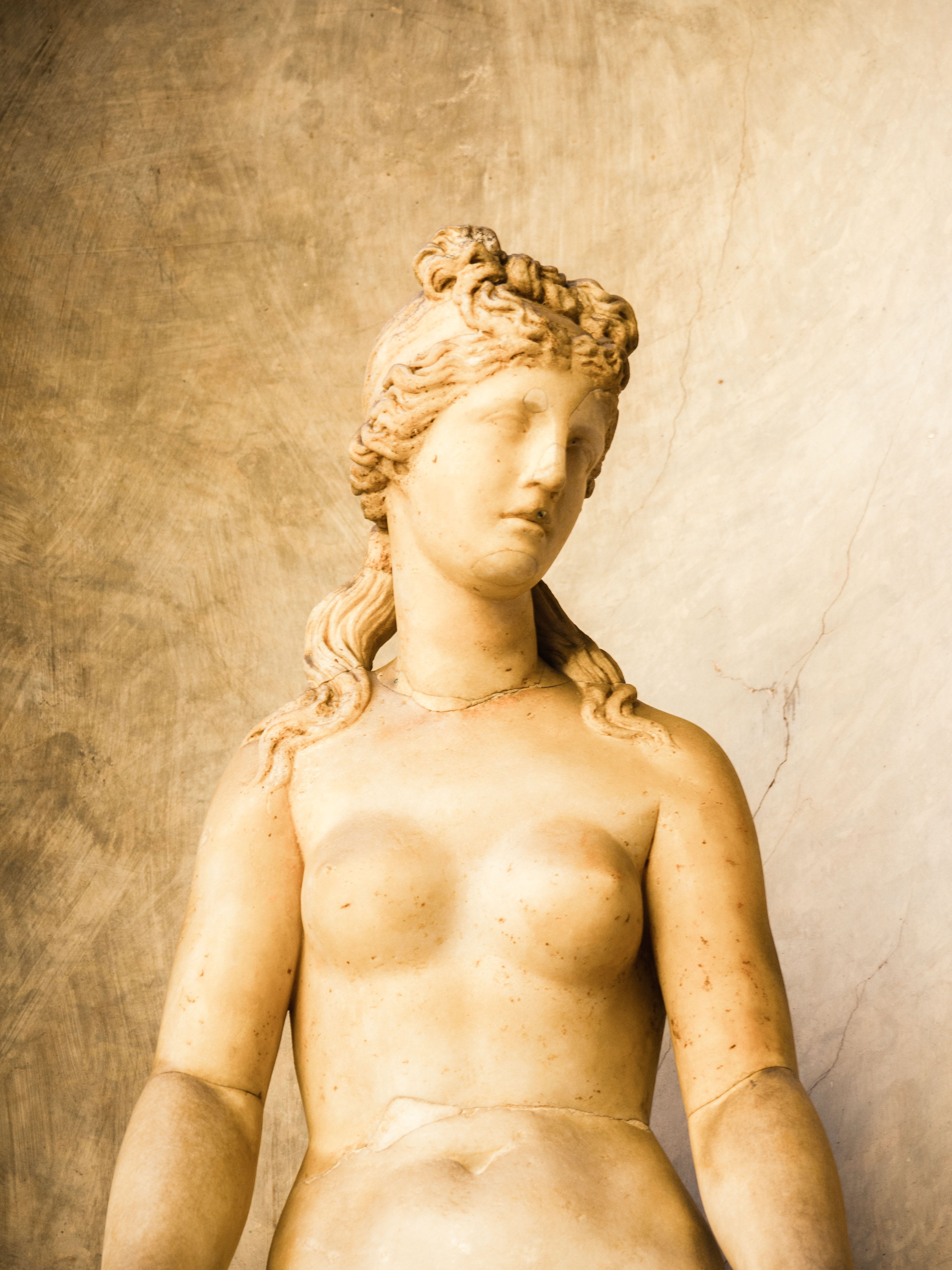 classical style, dirty, dirt, rome, ancient, art and craft, studio shot, craft, statue, human representation, indoors, sculpture, the past, female, history, Phone HD Wallpaper