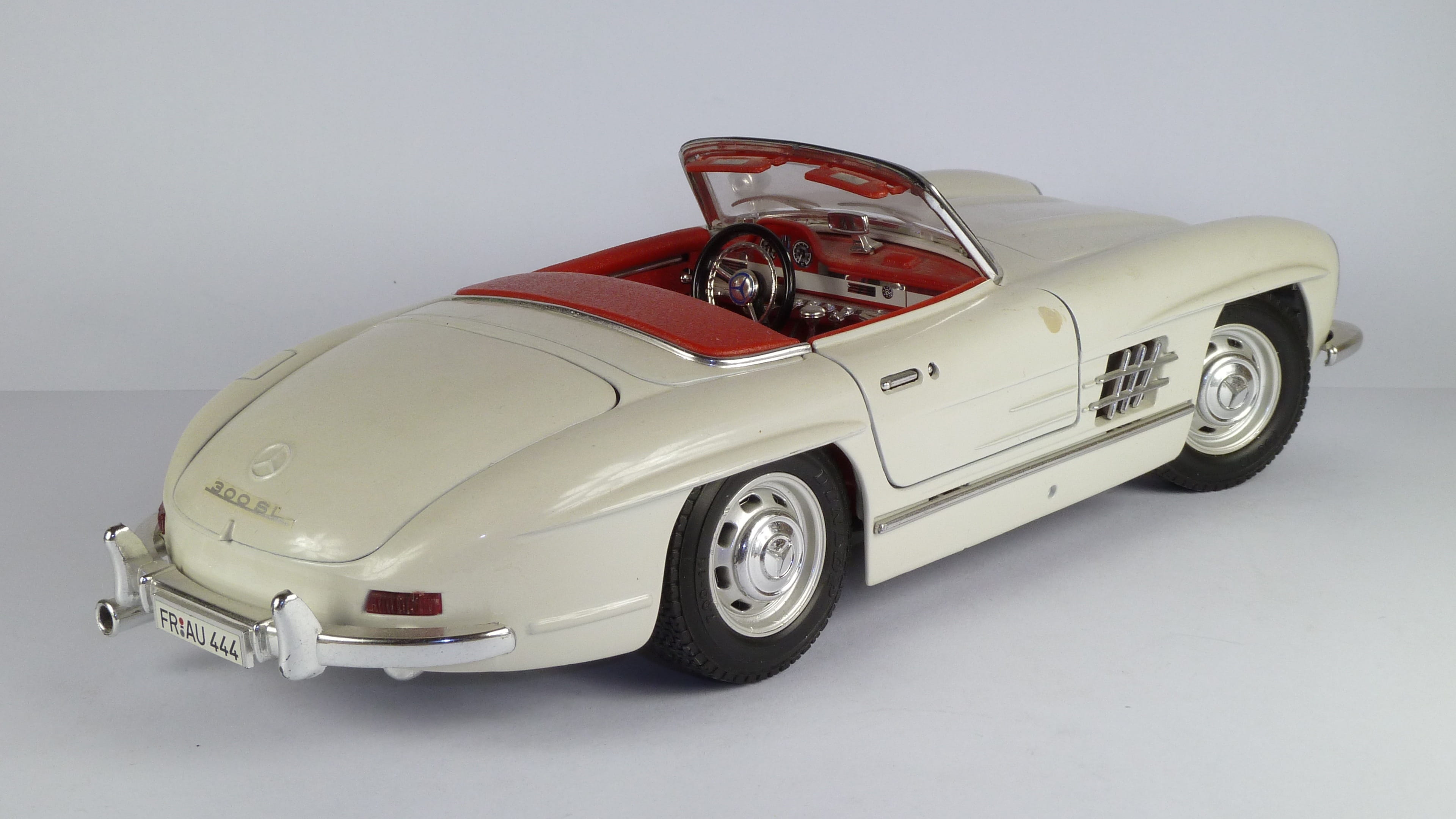 bburago, convertible, 4K, 1x18, red, land vehicle, white color, mercedes, racecar, corvertible, mode of transportation, chrome, transportation, 300 sl, HD Wallpaper
