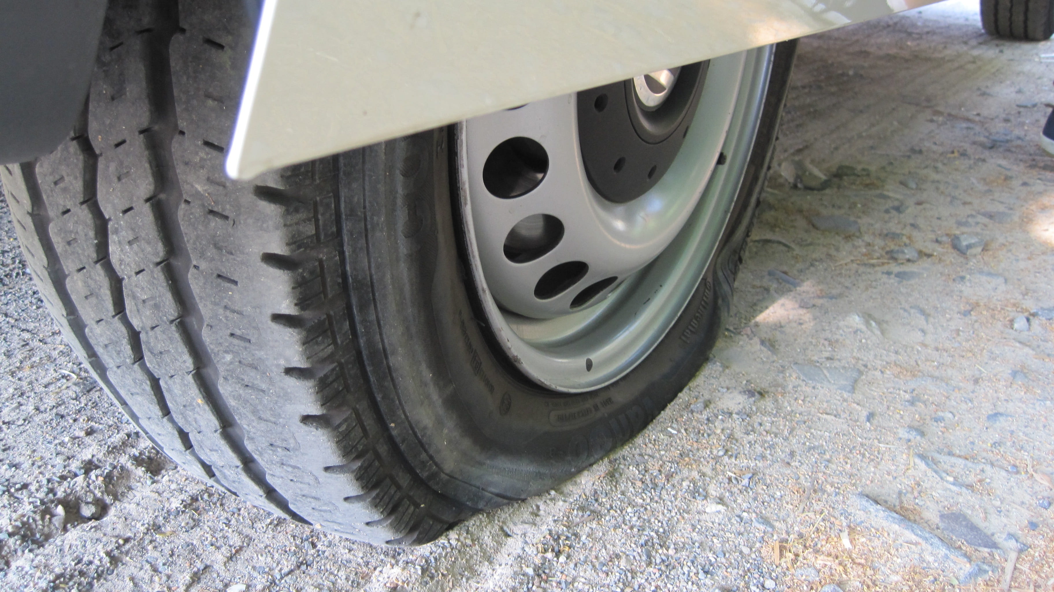 nature, wheel, road, high angle view, mode of transportation, motor vehicle, street, business, Slabs, road trip, land vehicle, tyre damage, outdoors, city, HD Wallpaper