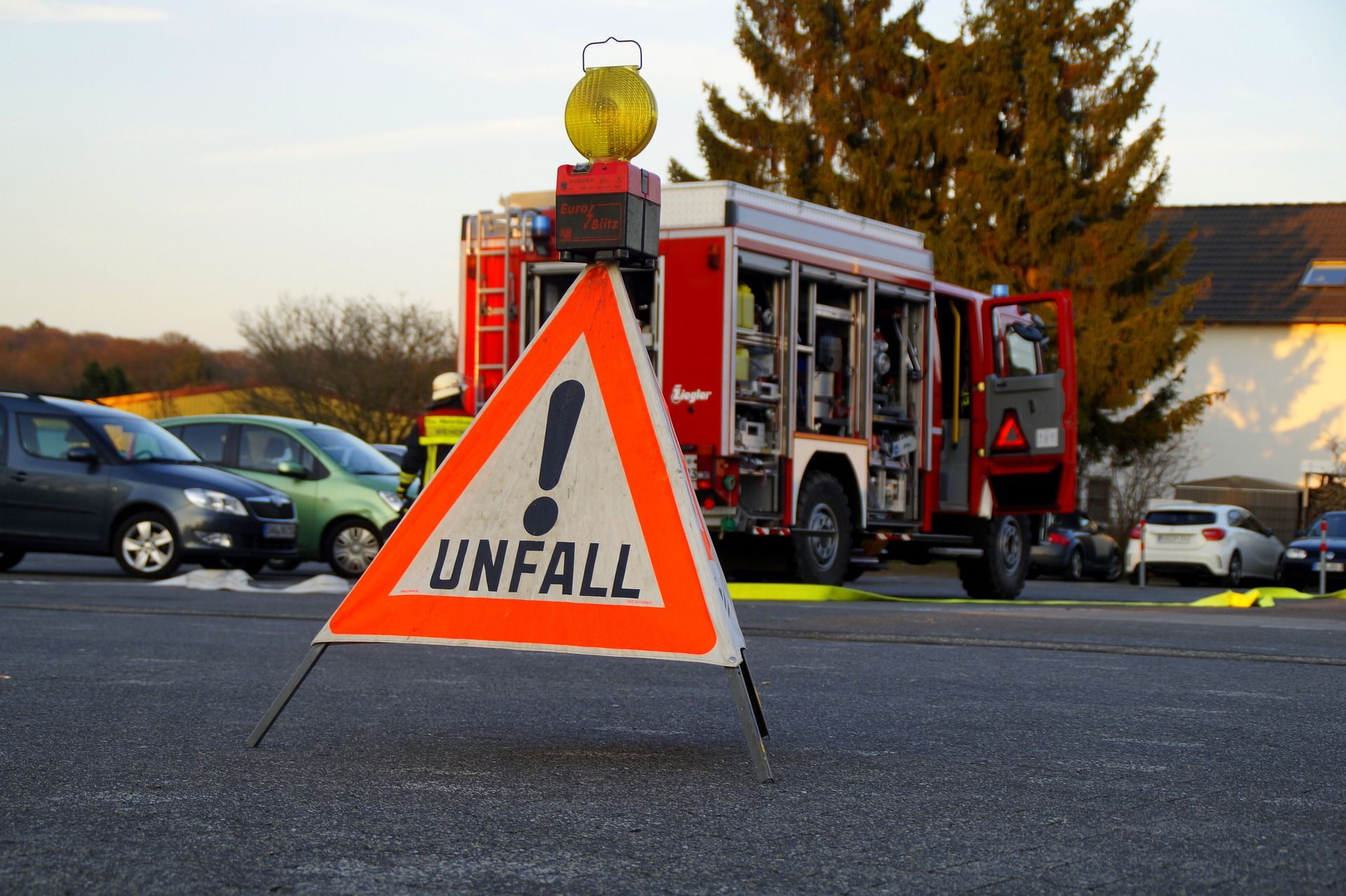 1080P, street, truck, vehicle breakdown, cone, safety, outdoors, land vehicle, emergency, city, building exterior, semi, transportation, guidance, firetruck, HD Wallpaper