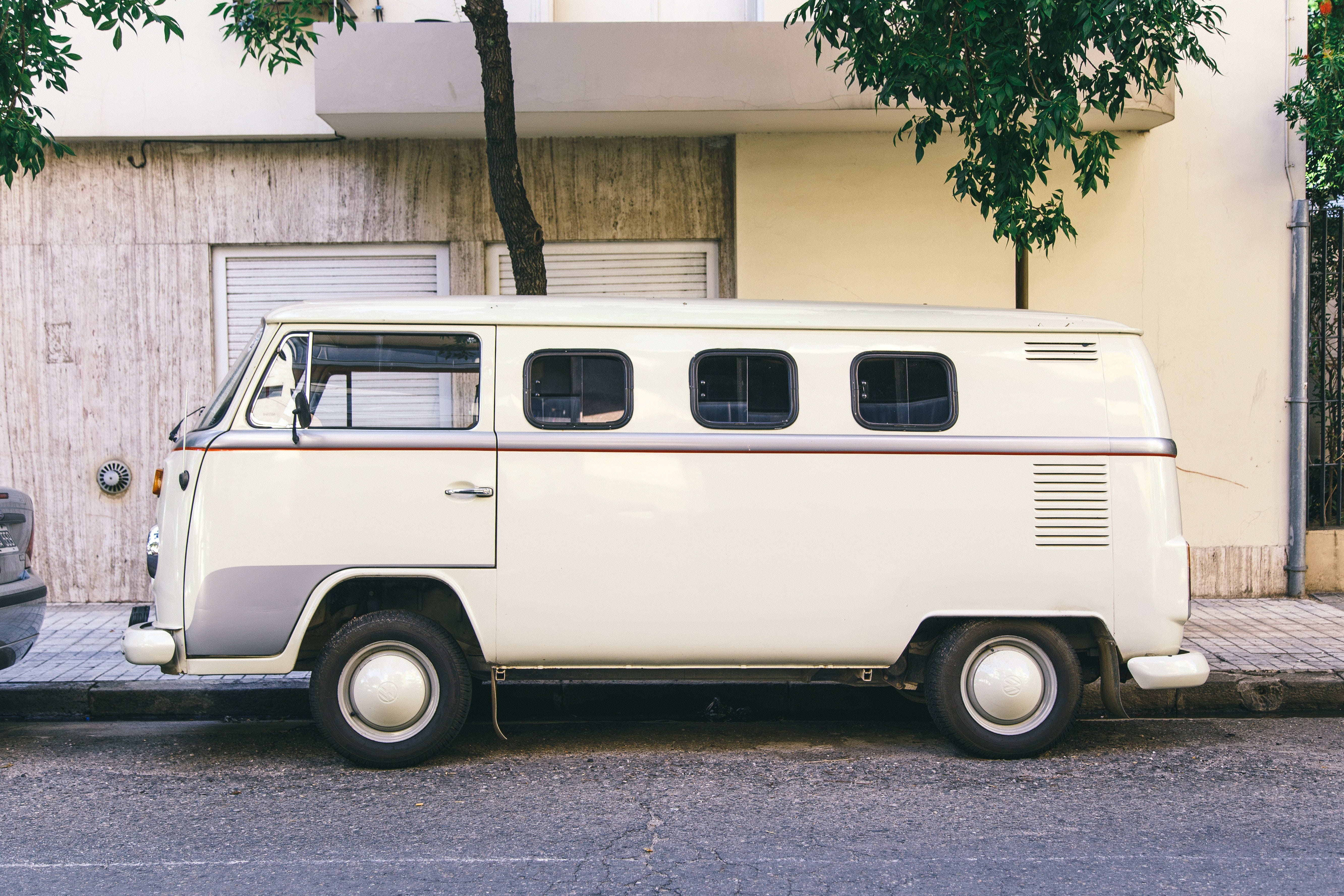 combi, house, parking, volkswagen, transportation, architecture, travel, plant, building, day, built structure, land vehicle, city, no people, stationary, HD Wallpaper