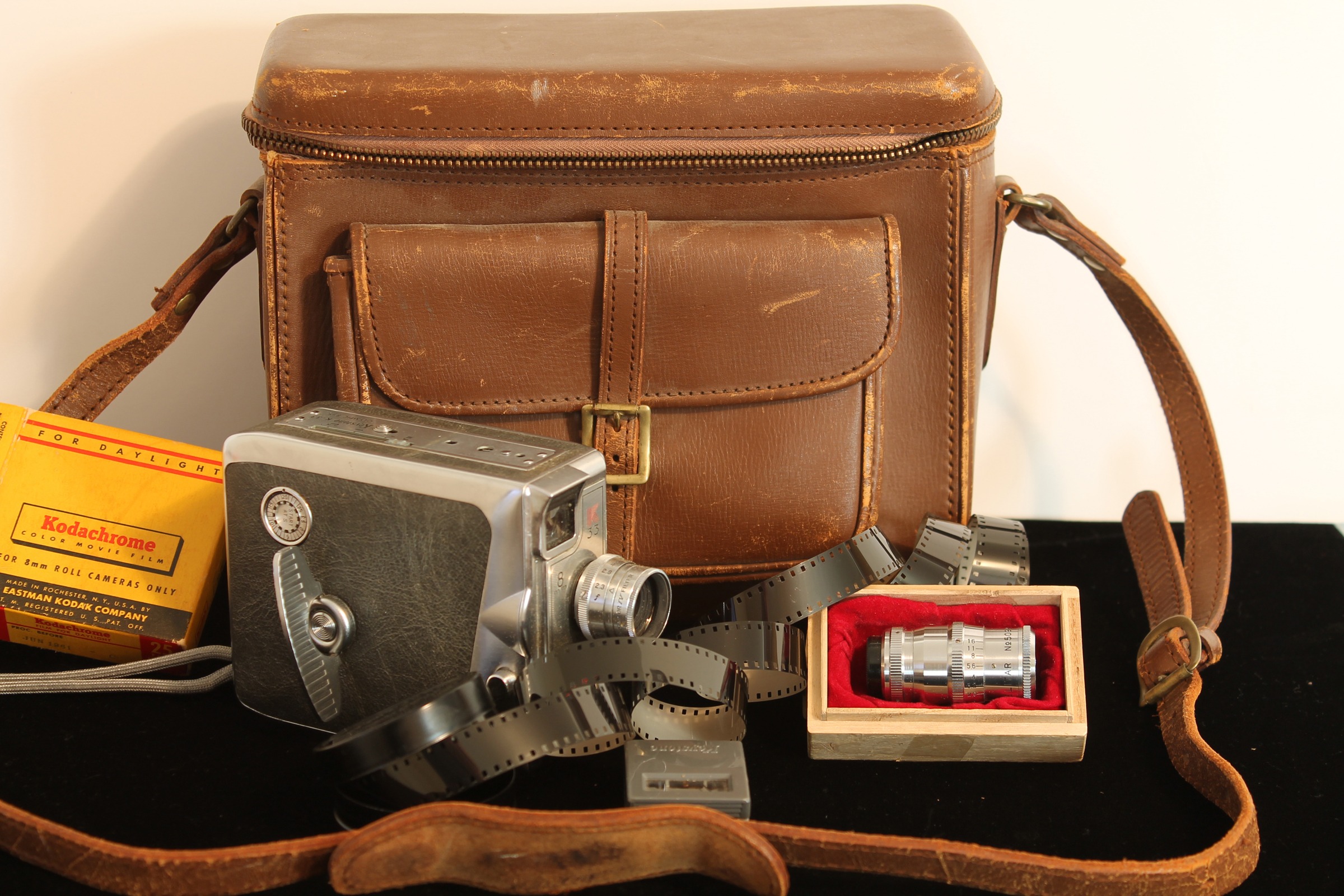 k-33, 8 mm, old, camera - photographic equipment, antique, technology, leather bag, photography themes, indoors, photographic equipment, camera, radio, HD Wallpaper