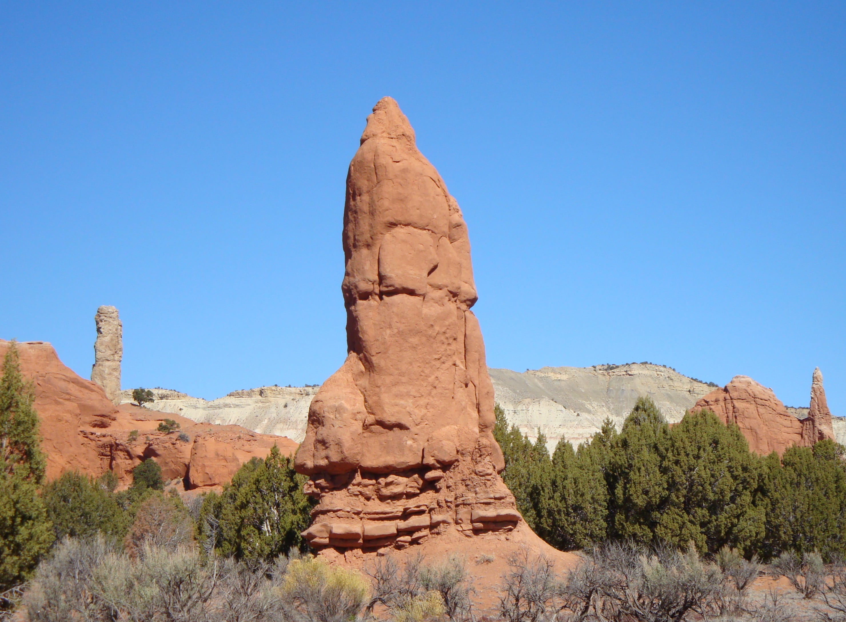 clear sky, plant, nature, mountain range, no People, arid climate, red Rocks, rock, formation, eroded, tree, sky, geology, Kodachrome Basin State Park, HD Wallpaper