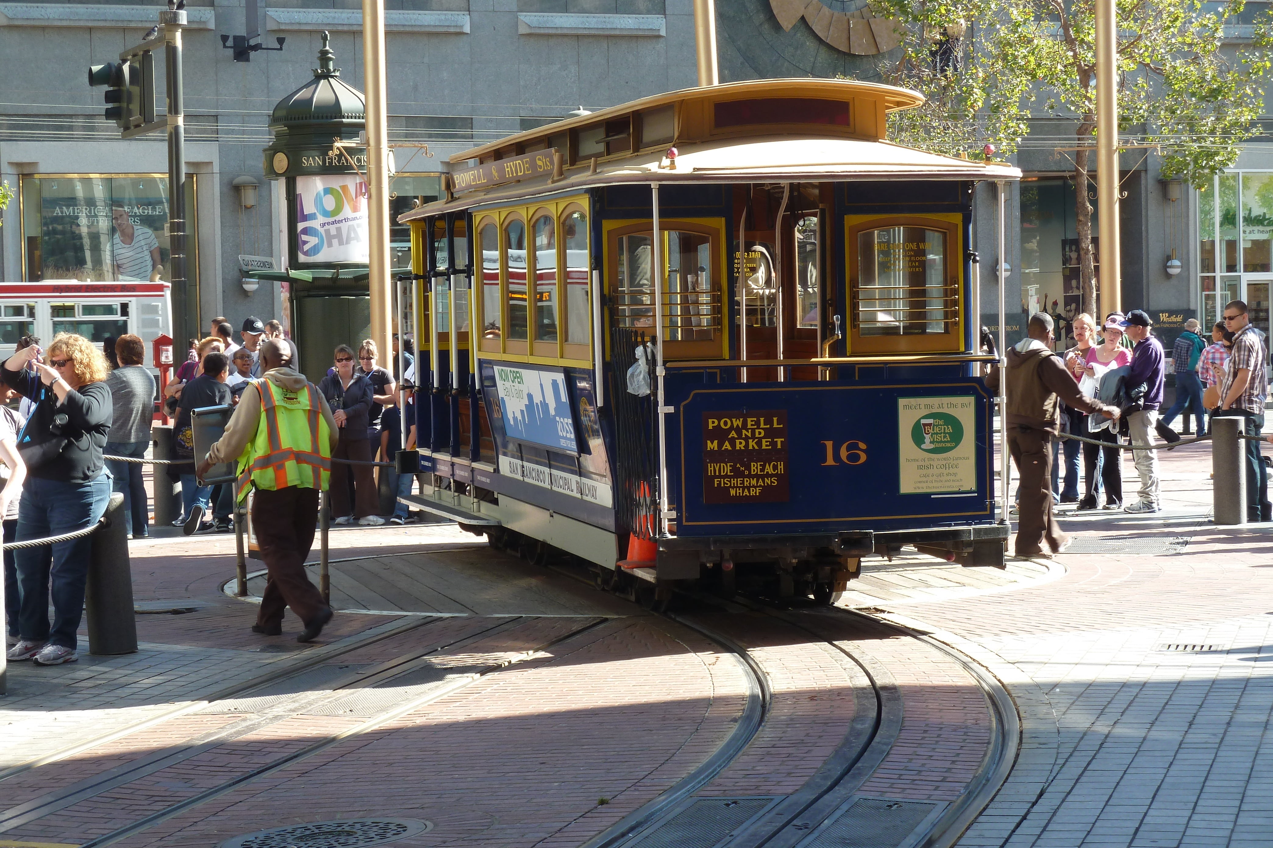 tram, city life, cable car, real people, built structure, 4K, adult, railroad track, san francisco, crowd, men, rail transportation, large group of people, HD Wallpaper