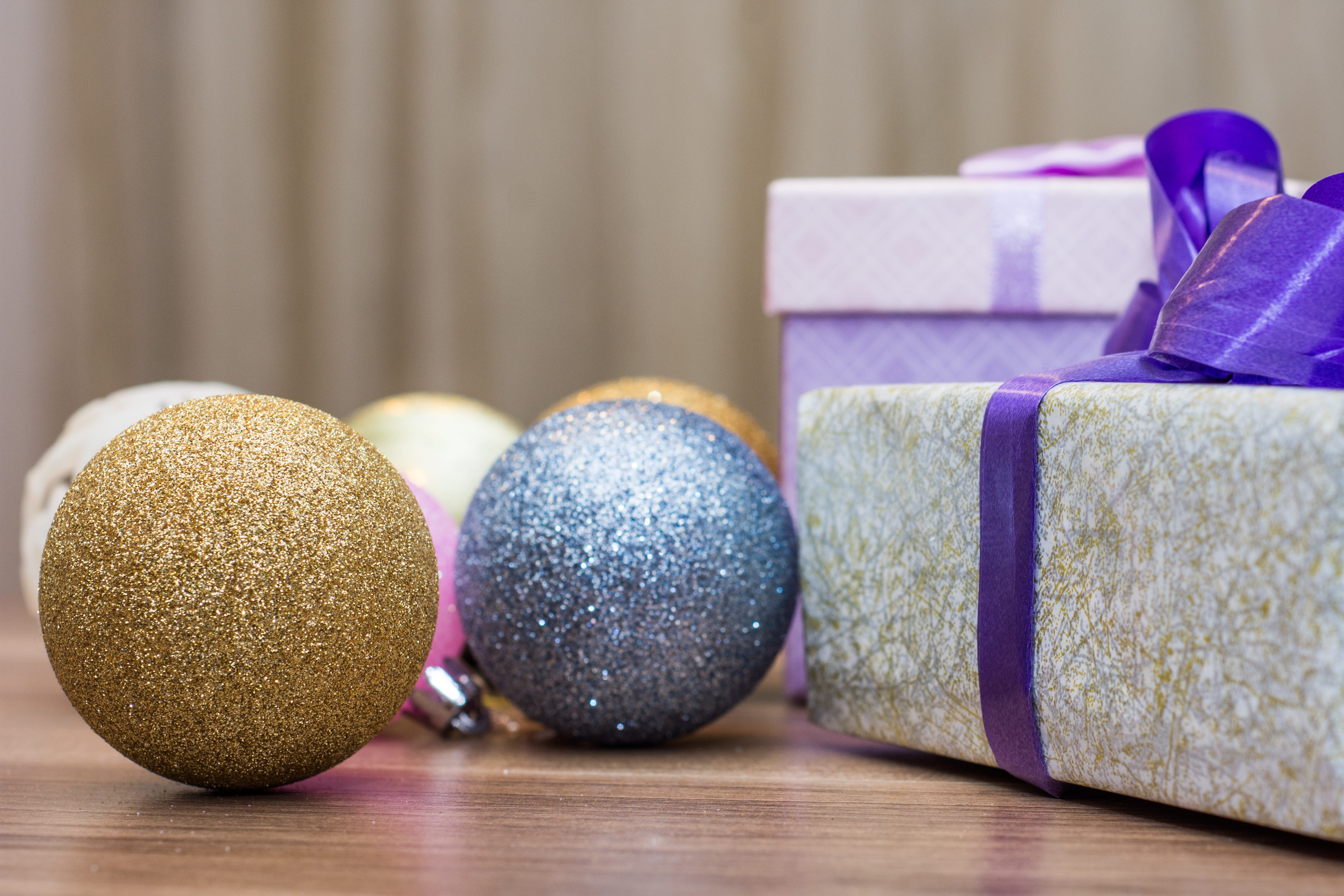 celebration, postcard, multi colored, assorted, still life, close-up, group of objects, food, xmas, winter, no people, bauble, indoors, purple, greeting, HD Wallpaper