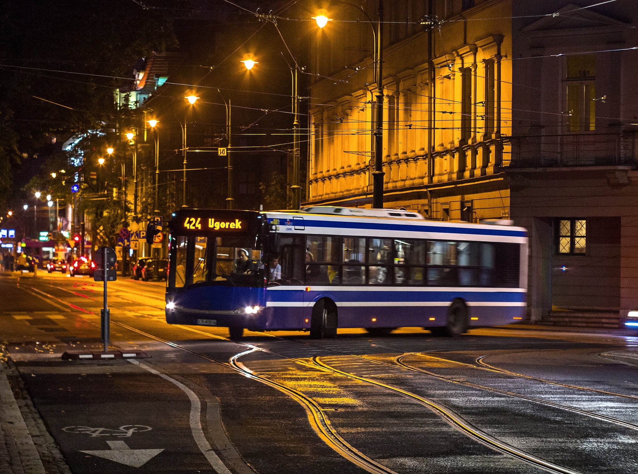road, urbino, land vehicle, track, built structure, bus, building exterior, way, transportation, car, outdoors, rail transportation, night, street light, HD Wallpaper