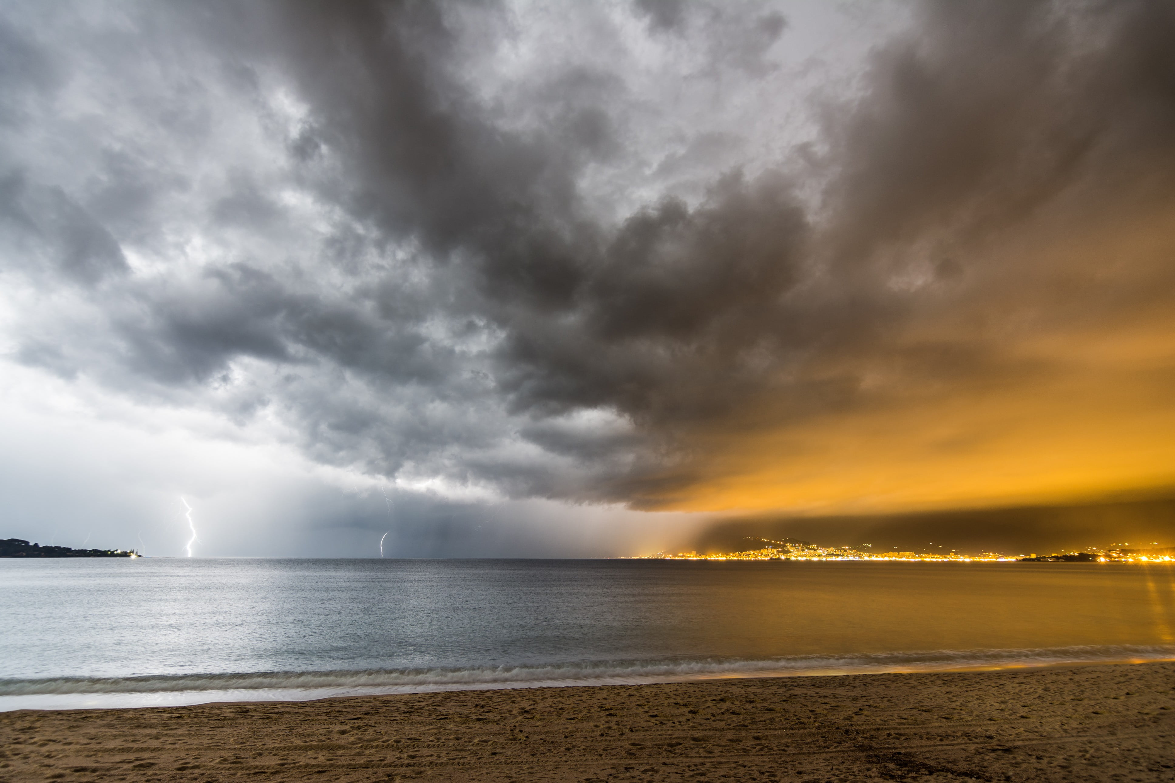 horizon, sea, outdoors, water, rain, 4K, beach, no people, extreme weather, land, cloudscape, beauty in nature, seashore, ominous, sky, cloud - sky, sunset, HD Wallpaper