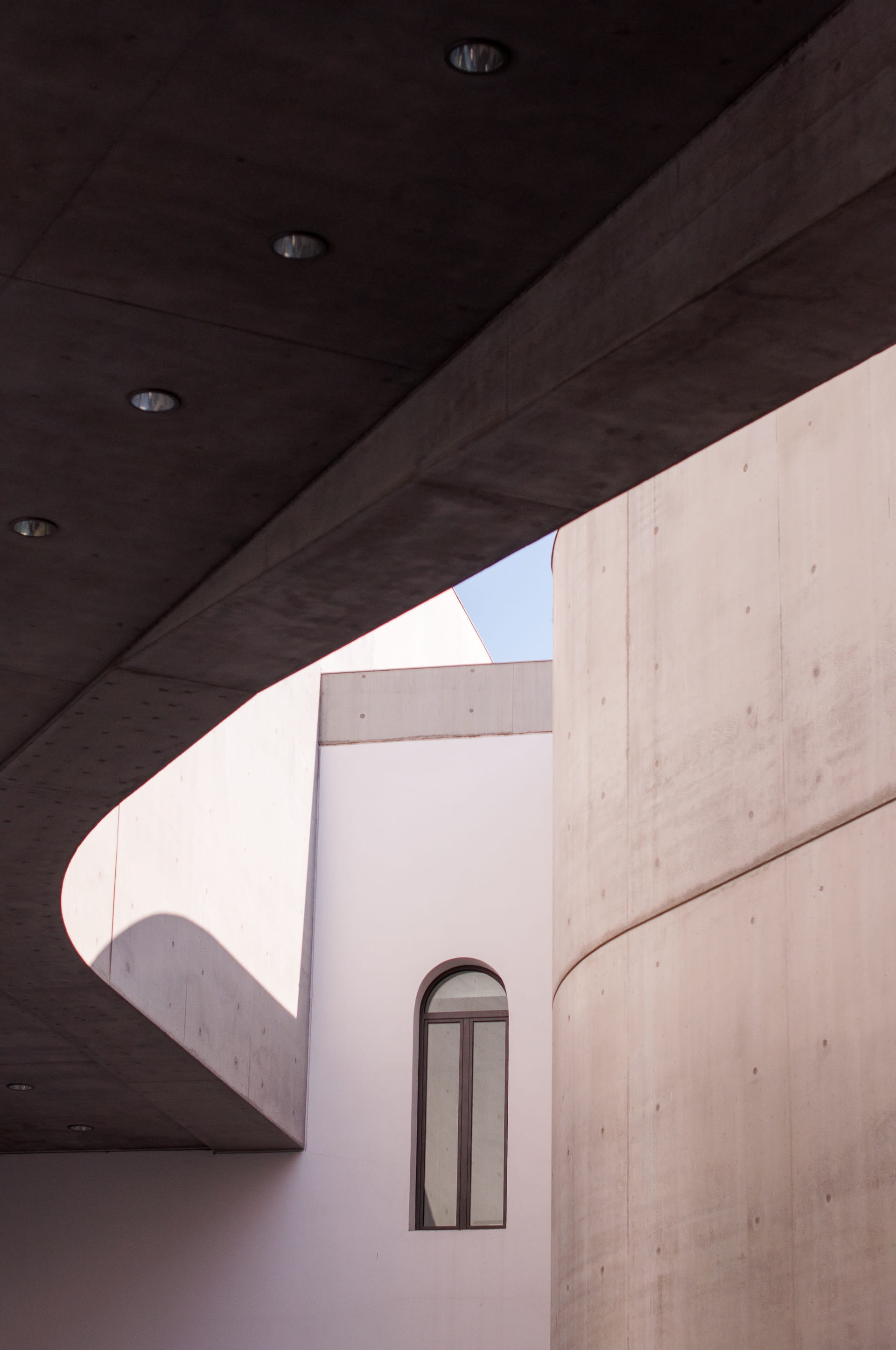 no people, built structure, contemporary art, geometric shape, contrast, low angle view, outdoors, wall, sunlight, shape, city, Maxxi, wall - building feature, Phone HD Wallpaper
